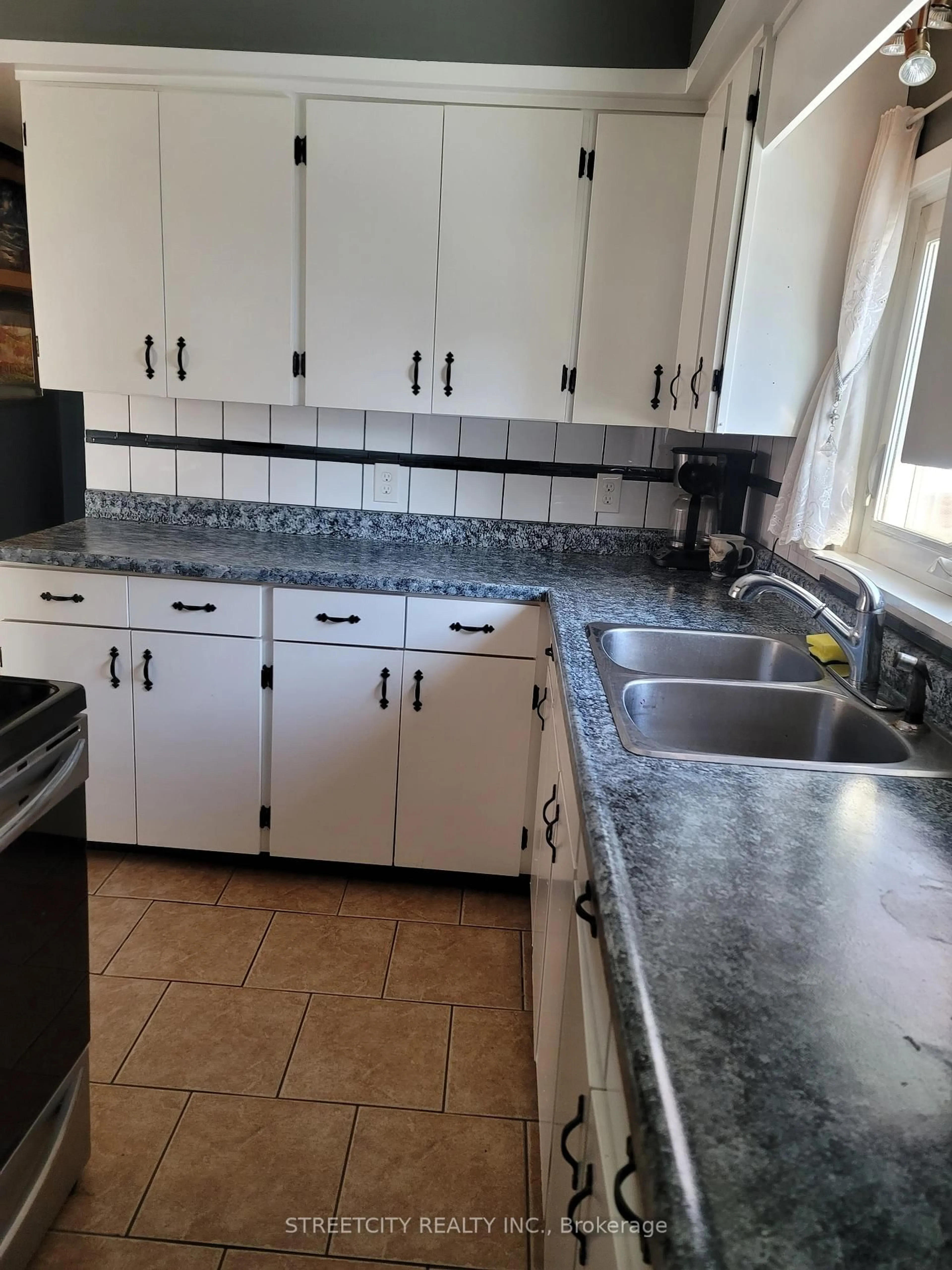 Standard kitchen, ceramic/tile floor for 156 Maple St, West Elgin Ontario N0L 2C0