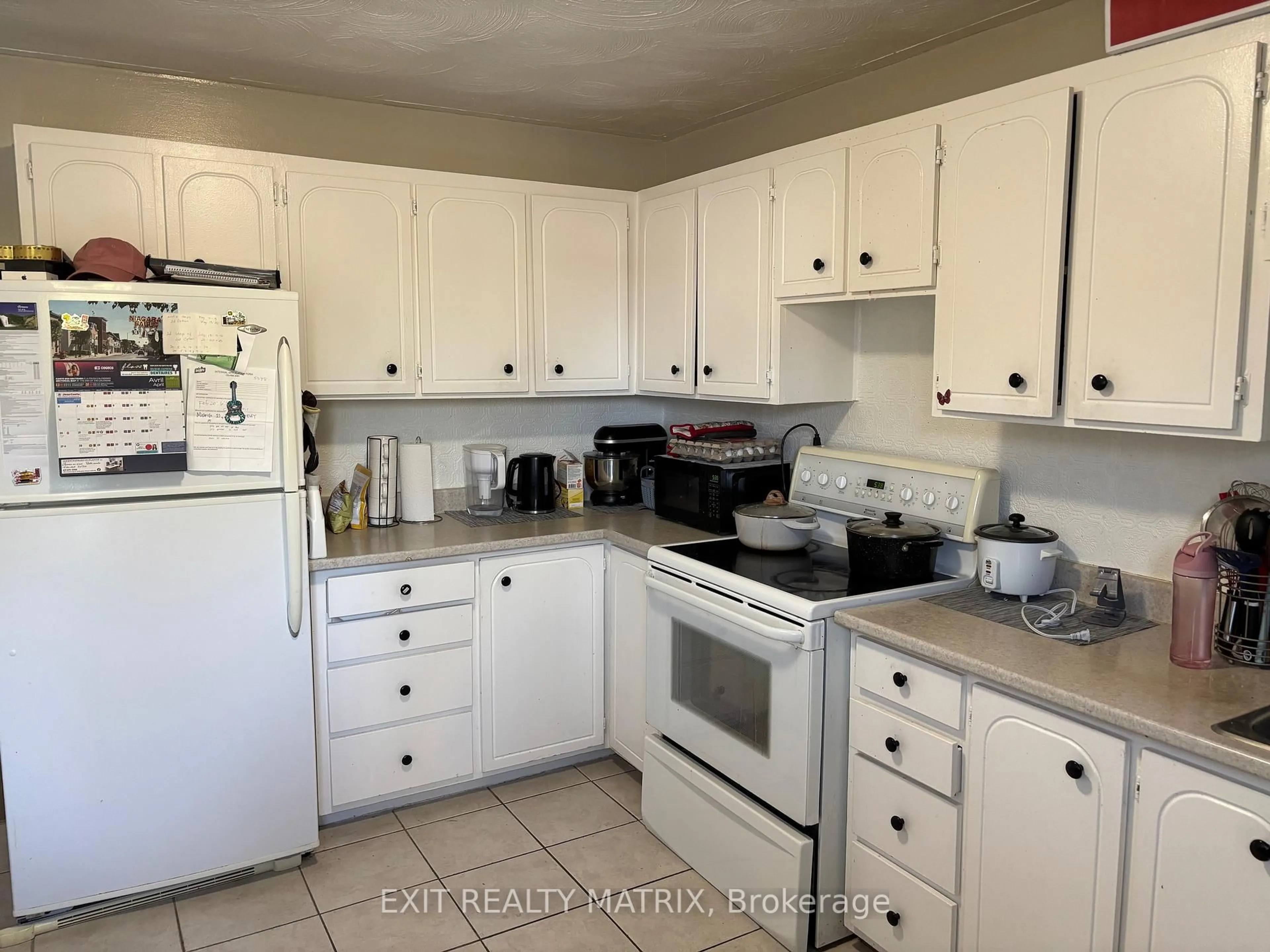 Standard kitchen, unknown for 977 Cartier Blvd #5, Hawkesbury Ontario K6A 2Y4