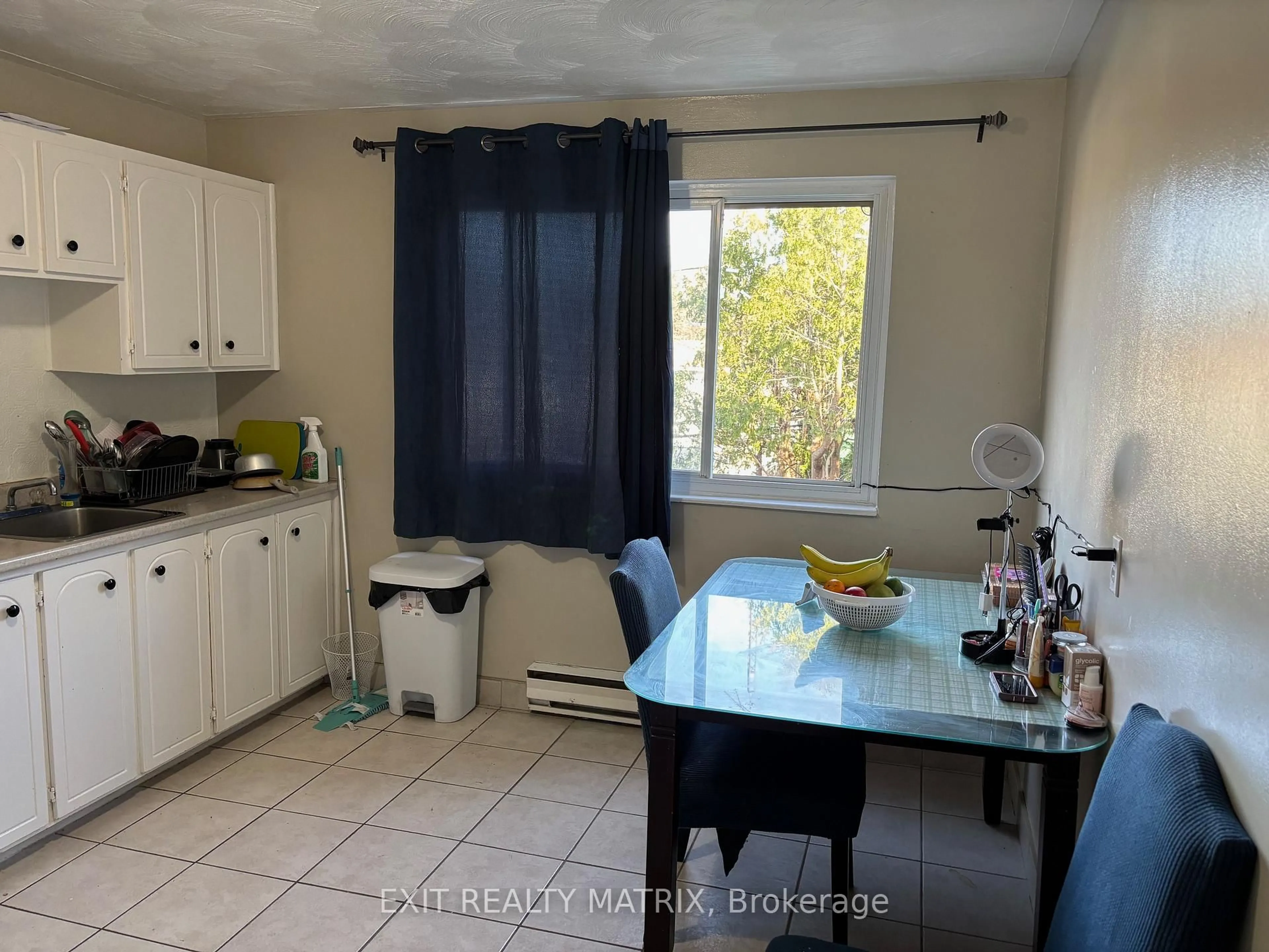 Standard kitchen, unknown for 977 Cartier Blvd #5, Hawkesbury Ontario K6A 2Y4