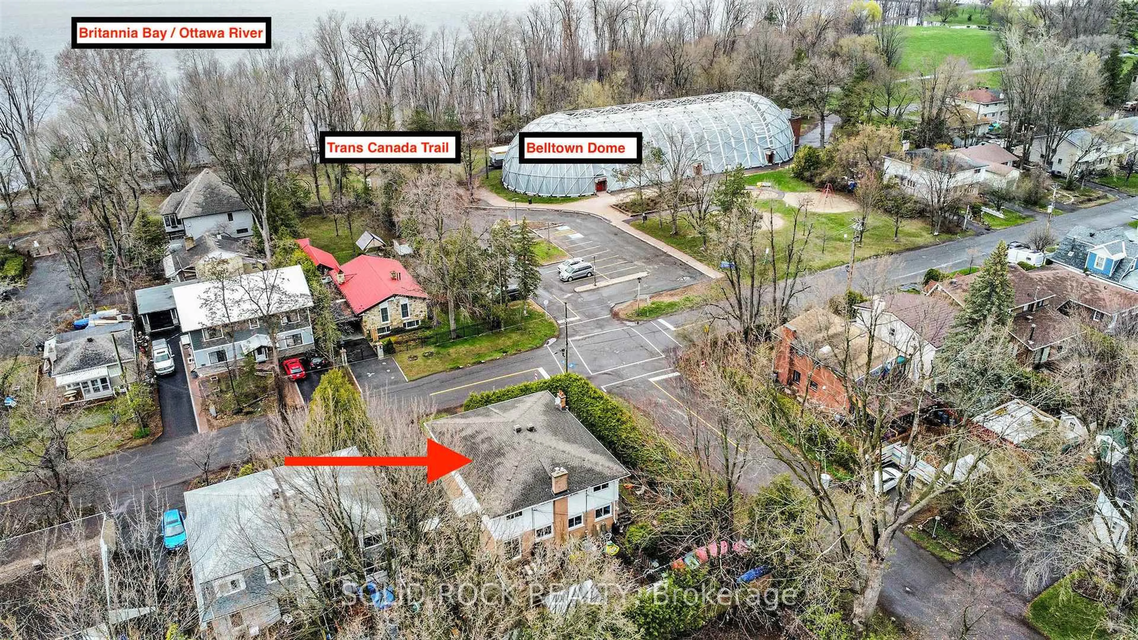 A pic from outside/outdoor area/front of a property/back of a property/a pic from drone, street for 2924 Haughton Ave, Ottawa Ontario K2B 6Z7