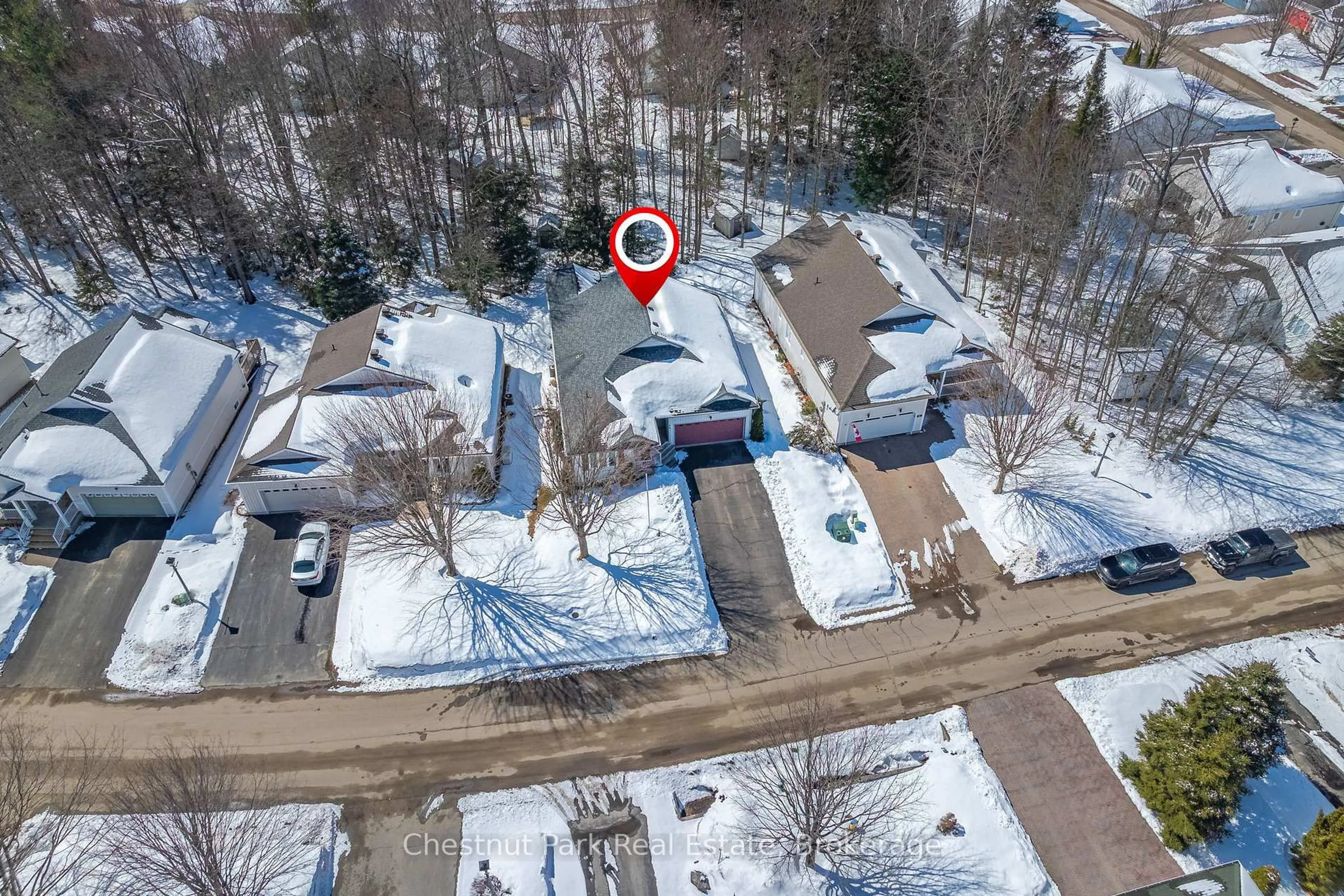 A pic from outside/outdoor area/front of a property/back of a property/a pic from drone, street for 44 Springwood Cres, Gravenhurst Ontario P1P 1Y8