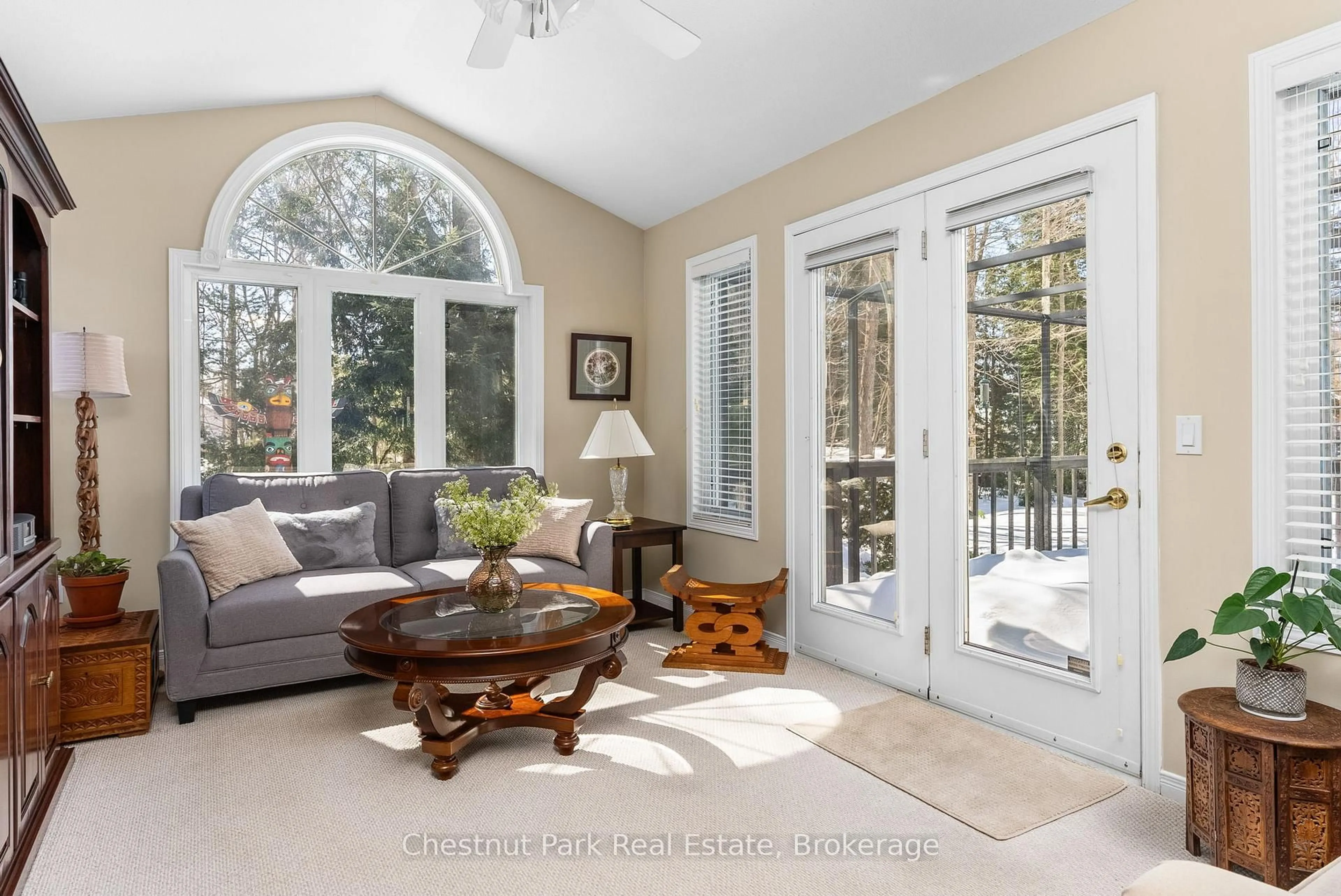 Living room with furniture, unknown for 44 Springwood Cres, Gravenhurst Ontario P1P 1Y8