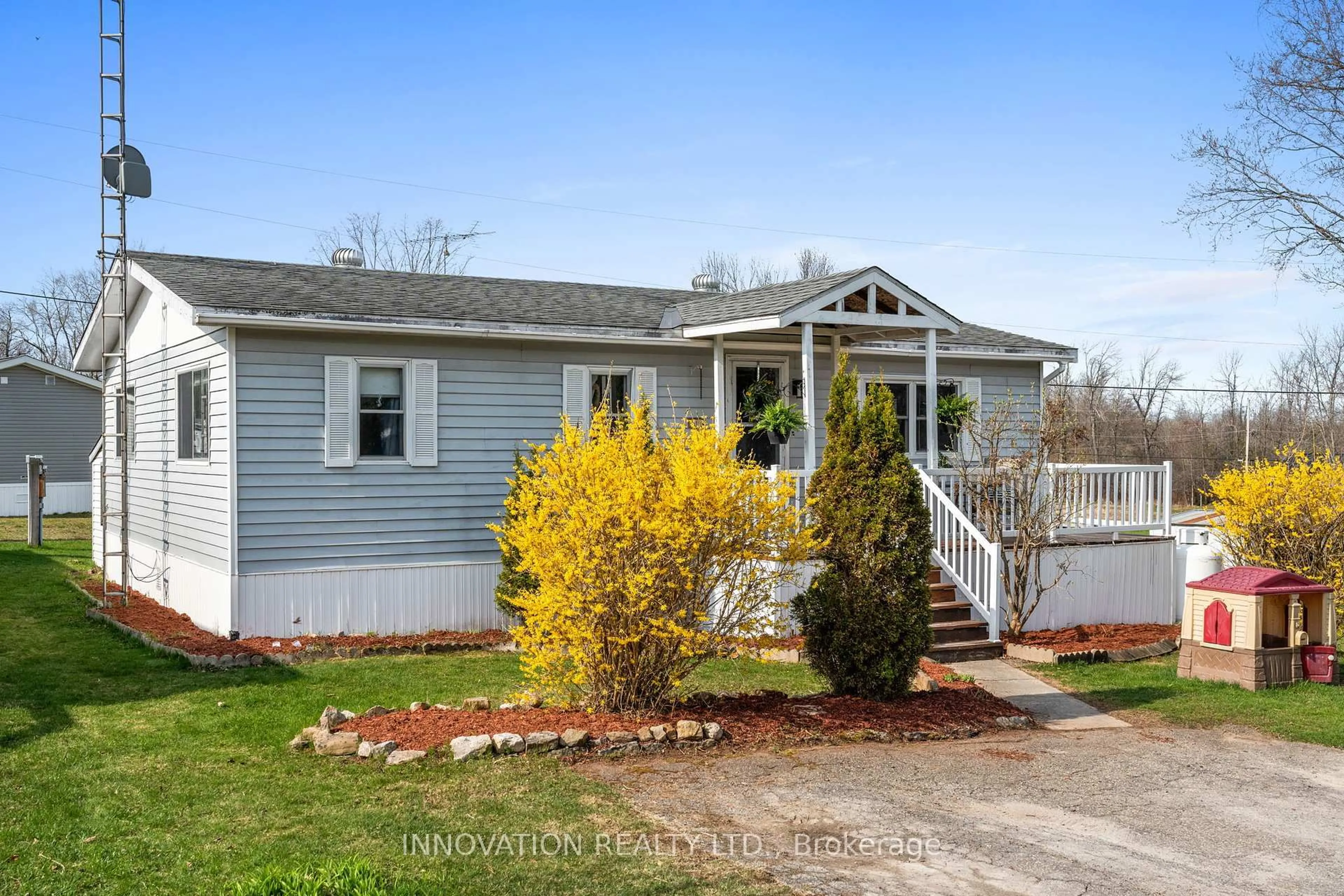 Home with vinyl exterior material, street for 215 Hillview Rd, Perth Ontario K7H 3C8