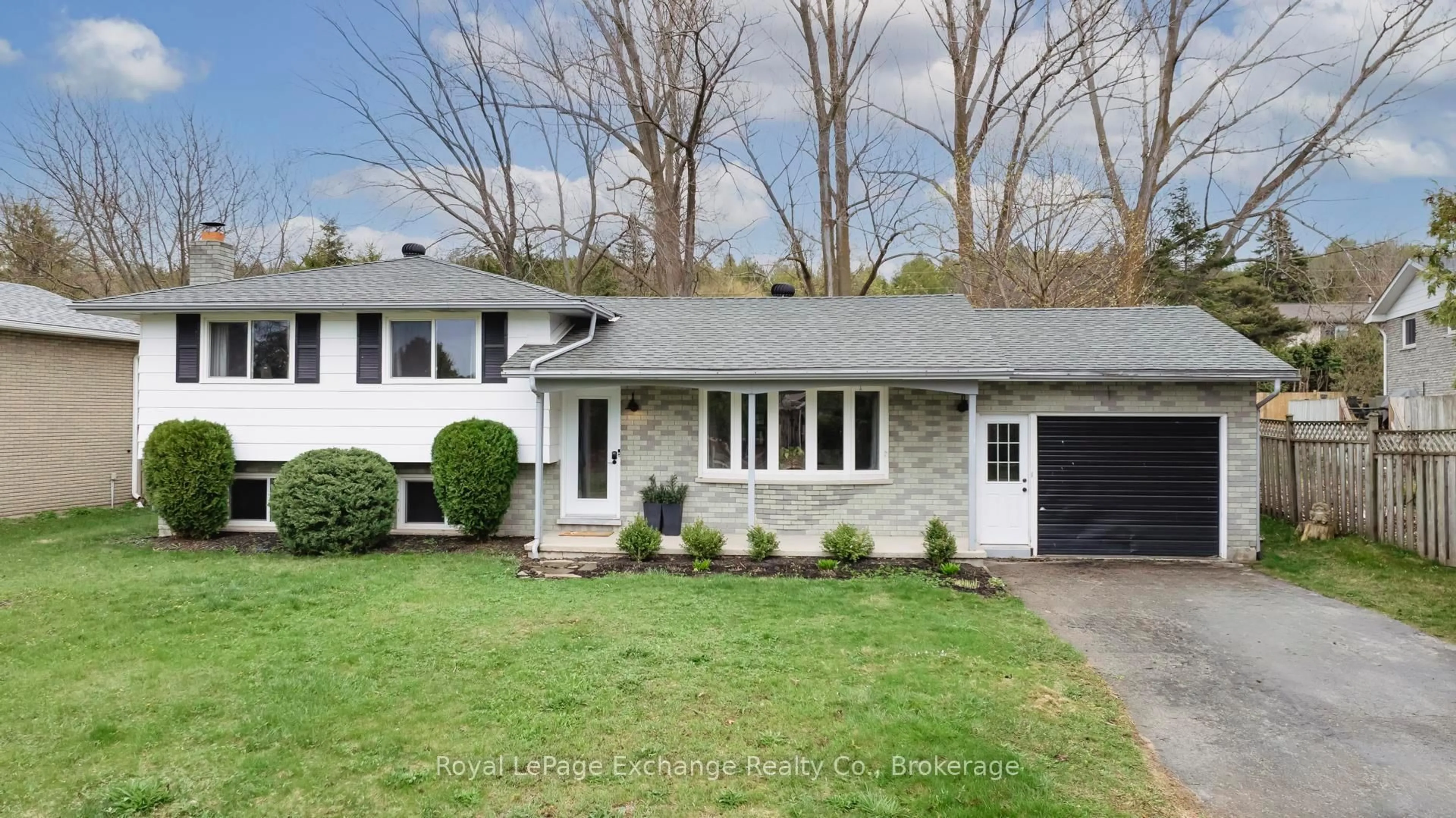 Home with vinyl exterior material, street for 4 Inverlyn Cres, Kincardine Ontario N2Z 1H4
