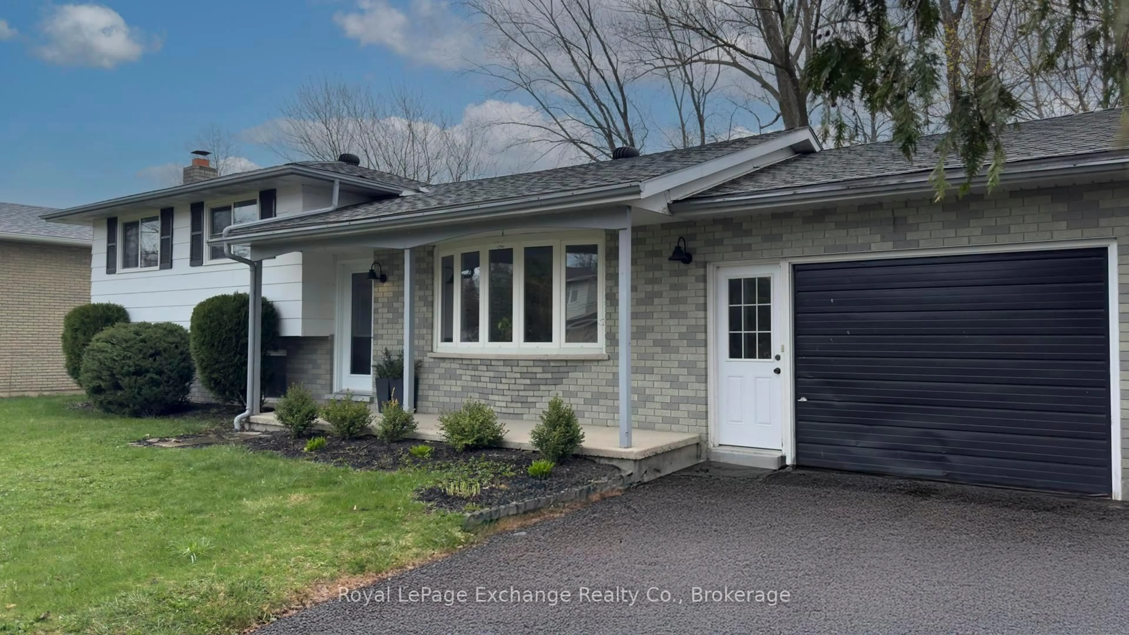 Home with vinyl exterior material, street for 4 Inverlyn Cres, Kincardine Ontario N2Z 1H4
