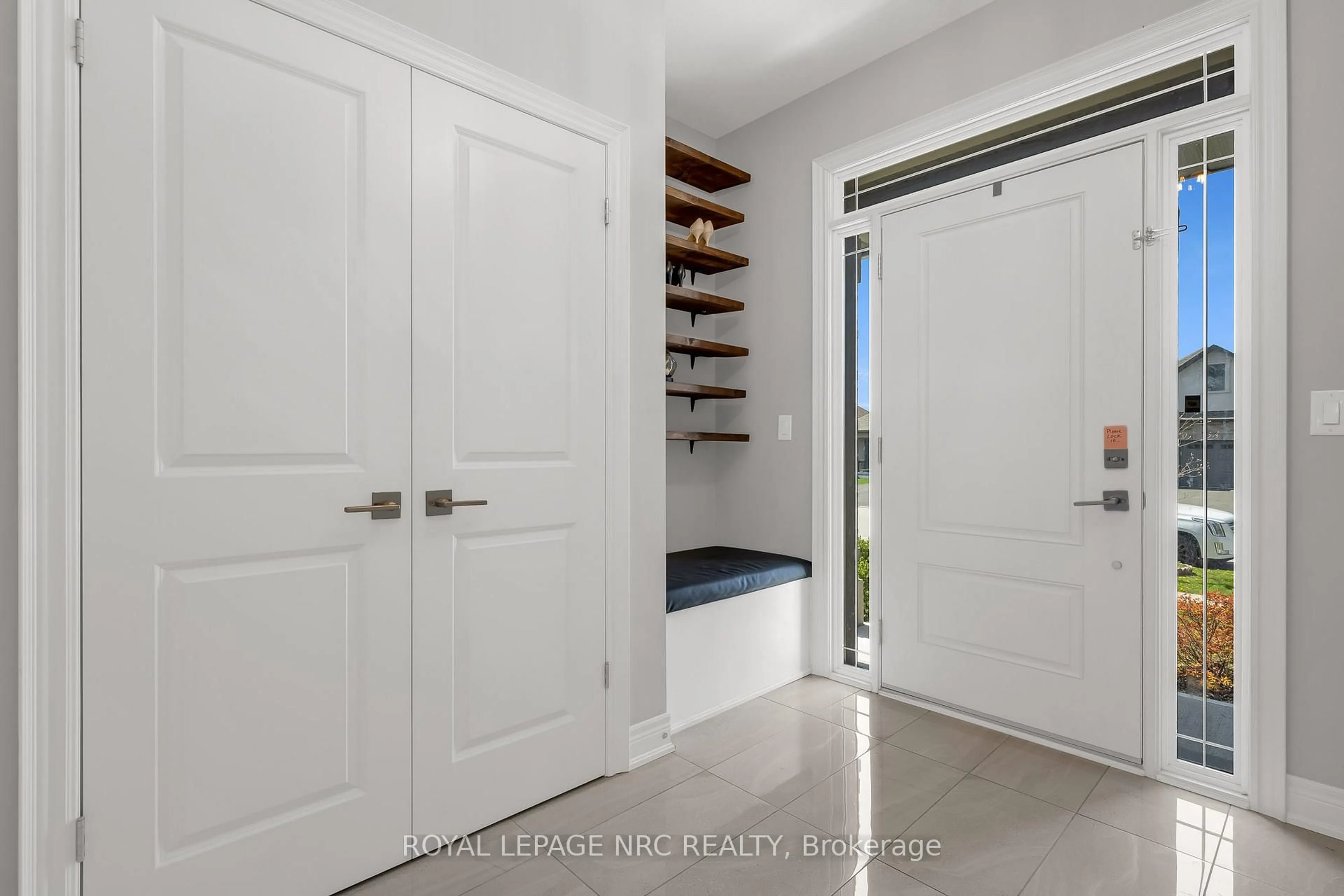 Indoor entryway for 29 ABBOTT Pl, Pelham Ontario L0S 1E5