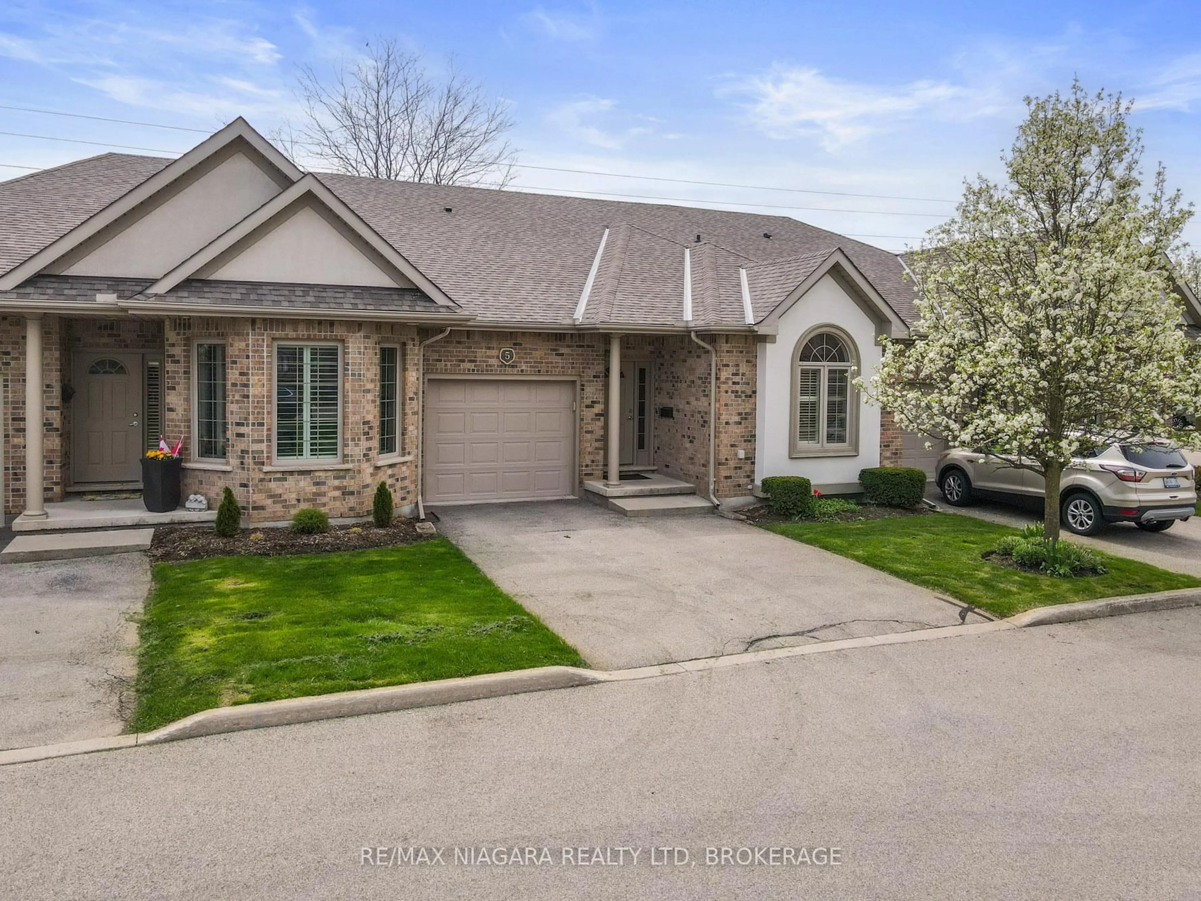 Home with brick exterior material, street for 4291 Montrose Rd #5, Niagara Falls Ontario L2H 1K1