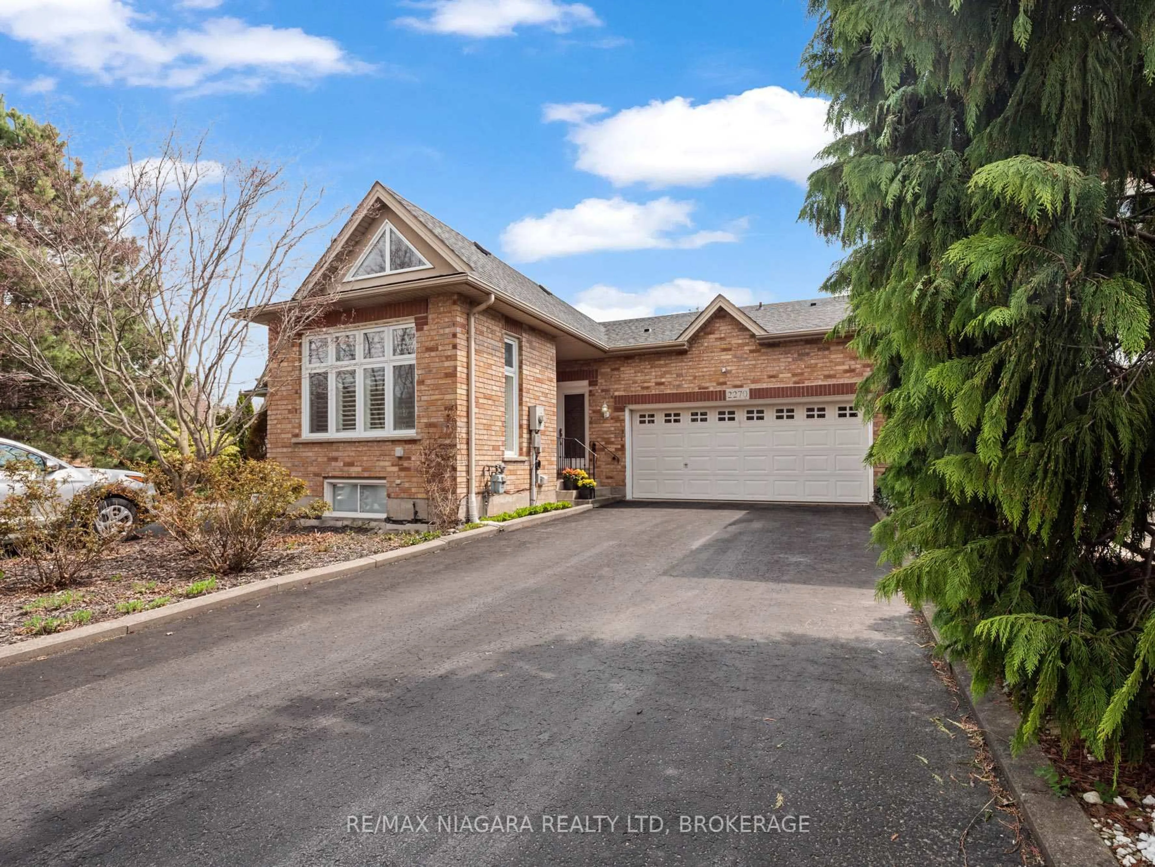 Home with brick exterior material, street for 2270 Stonehaven Ave, Niagara Falls Ontario L2J 4K1