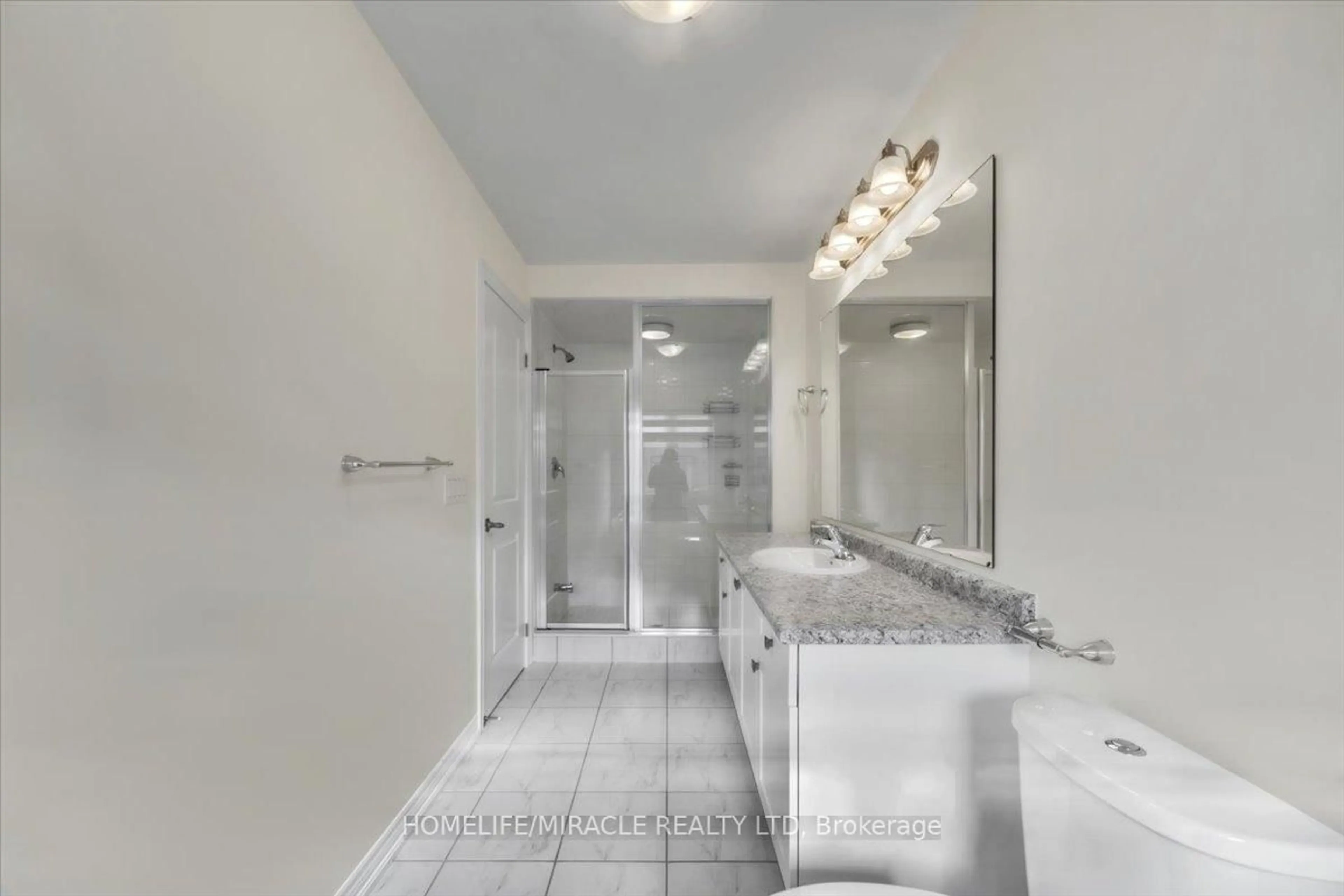 Contemporary bathroom, ceramic/tile floor for 88 GRASSBOURNE Ave, Kitchener Ontario N0B 2E0