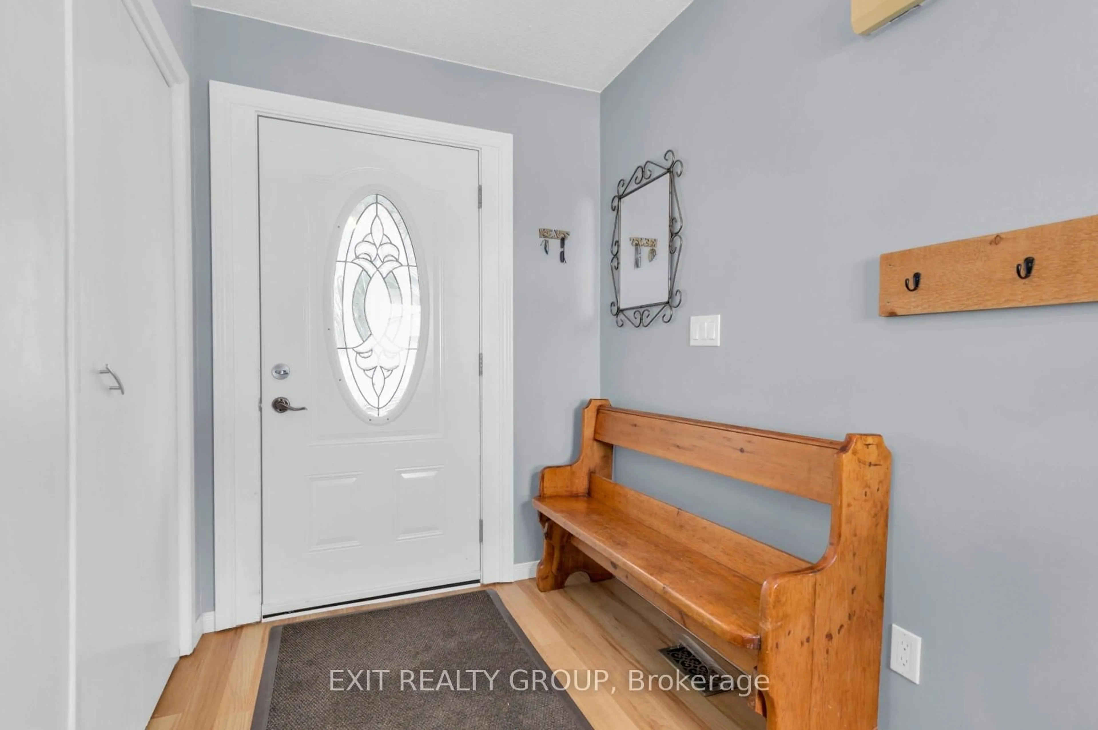 Indoor entryway for 96 Maple Dr, Belleville Ontario K8P 2R2
