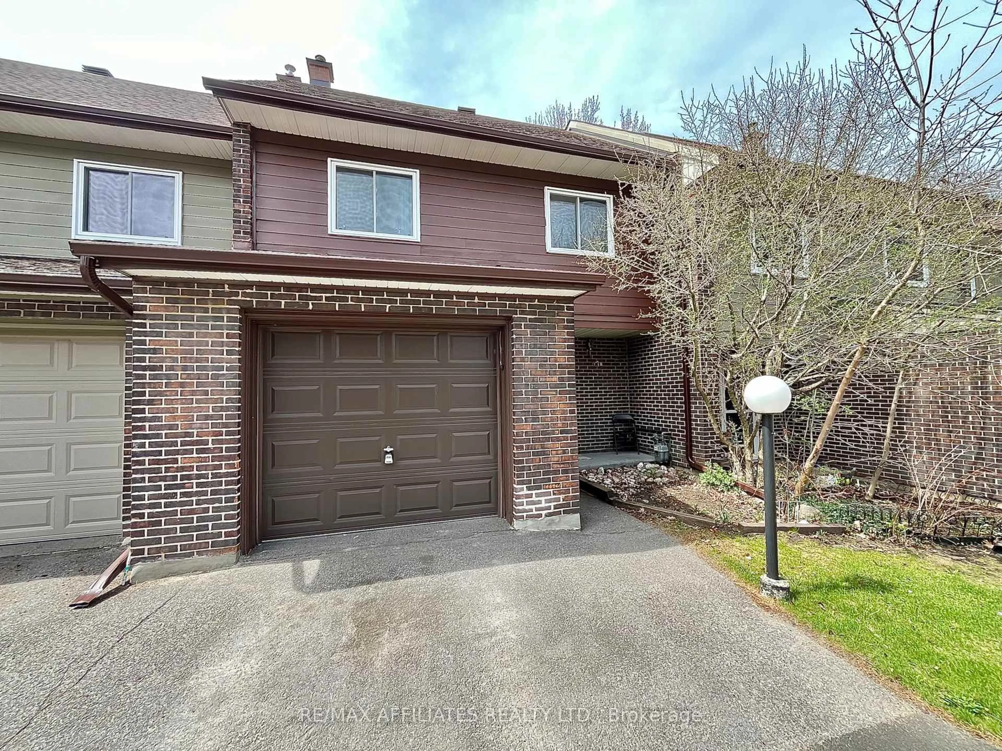 Unknown for 77B Glen Park Dr, Ottawa Ontario K1B 3Z1