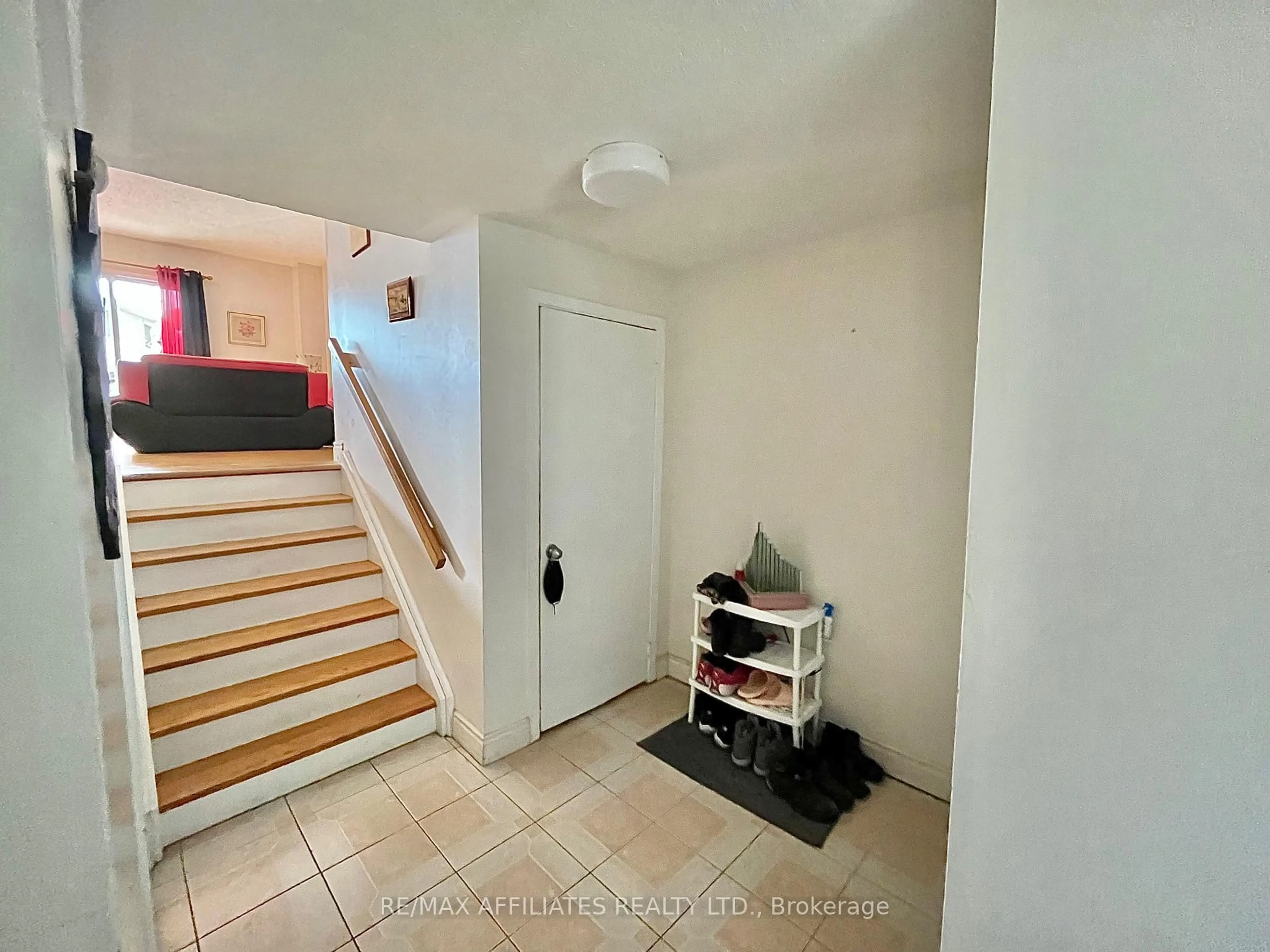 Unknown for 77B Glen Park Dr, Ottawa Ontario K1B 3Z1