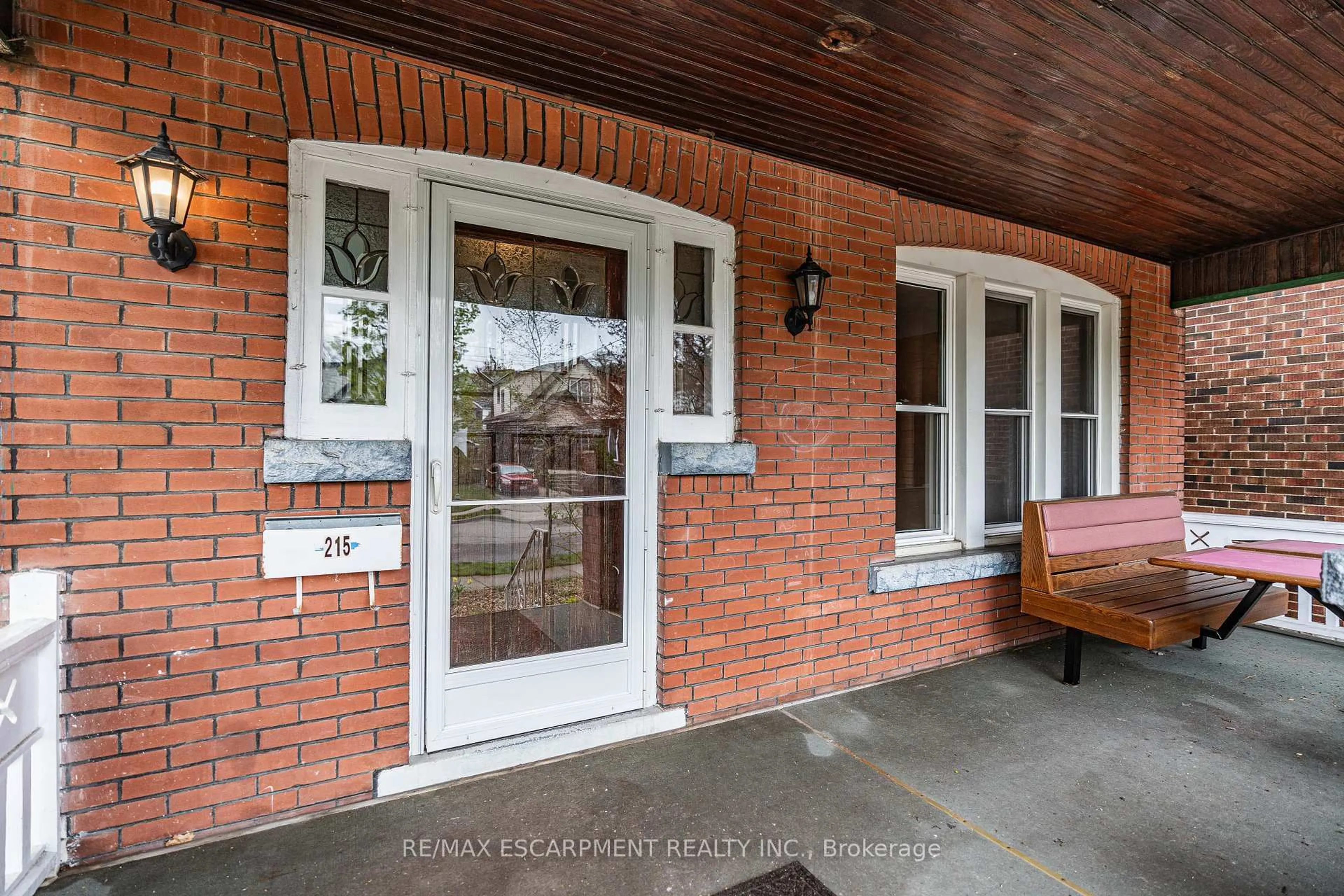 Unknown for 215 London St, Hamilton Ontario L8K 2H1