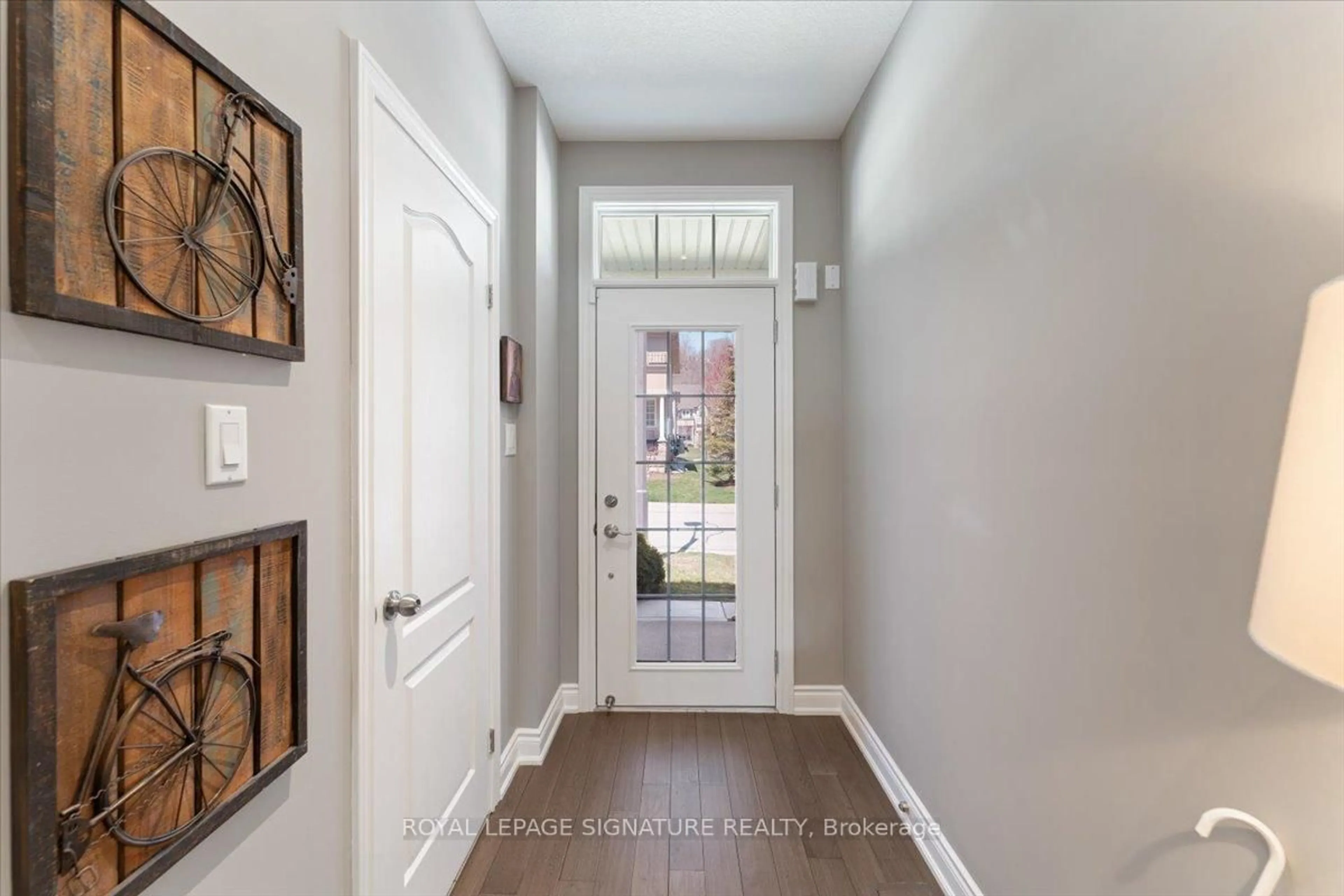 Indoor entryway for 9 Forest Valley Cres, Hamilton Ontario L9H 0A7