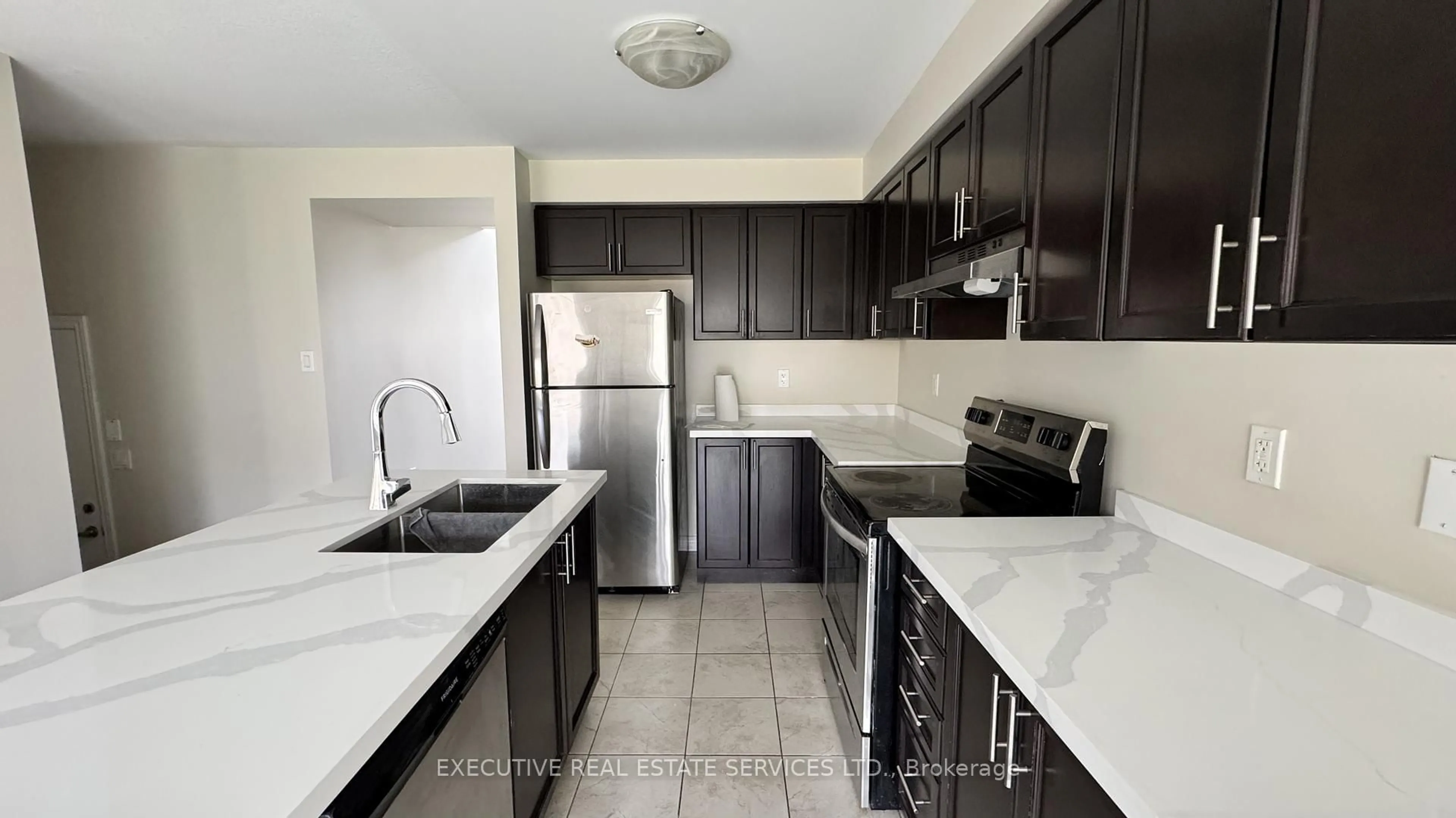 Standard kitchen, ceramic/tile floor for 427 Linden Dr, Cambridge Ontario N3H 0C2