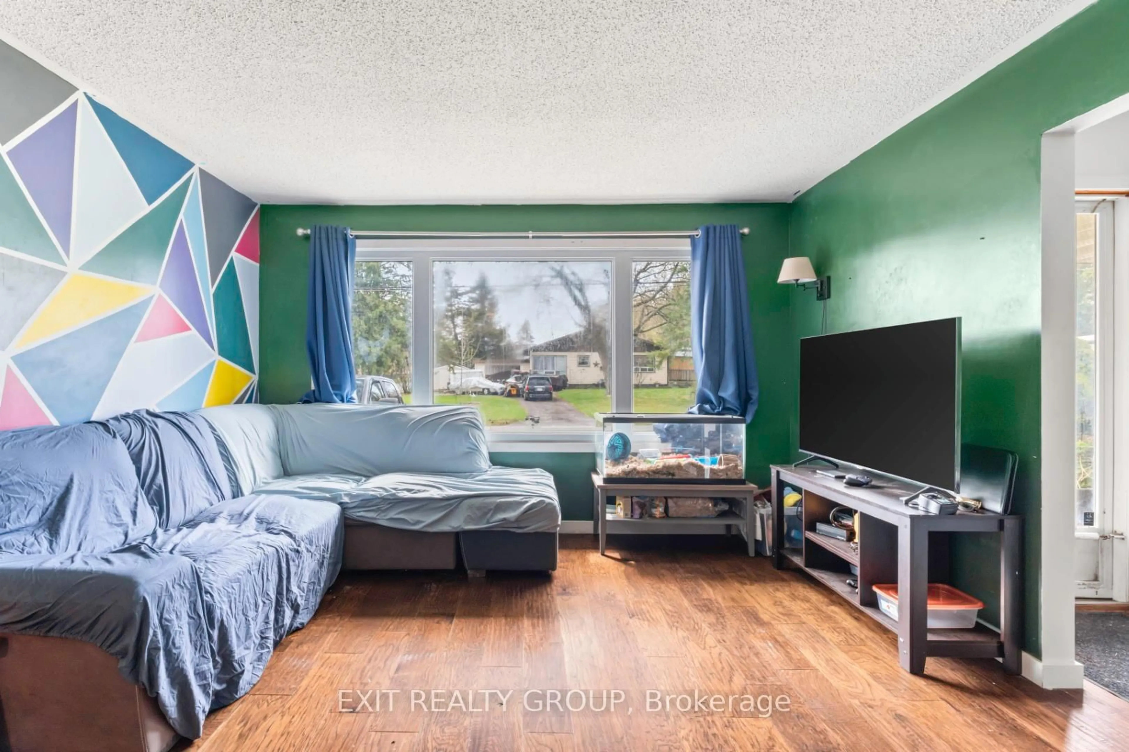 Living room with furniture, unknown for 94 Maple Dr, Belleville Ontario K8P 2R2