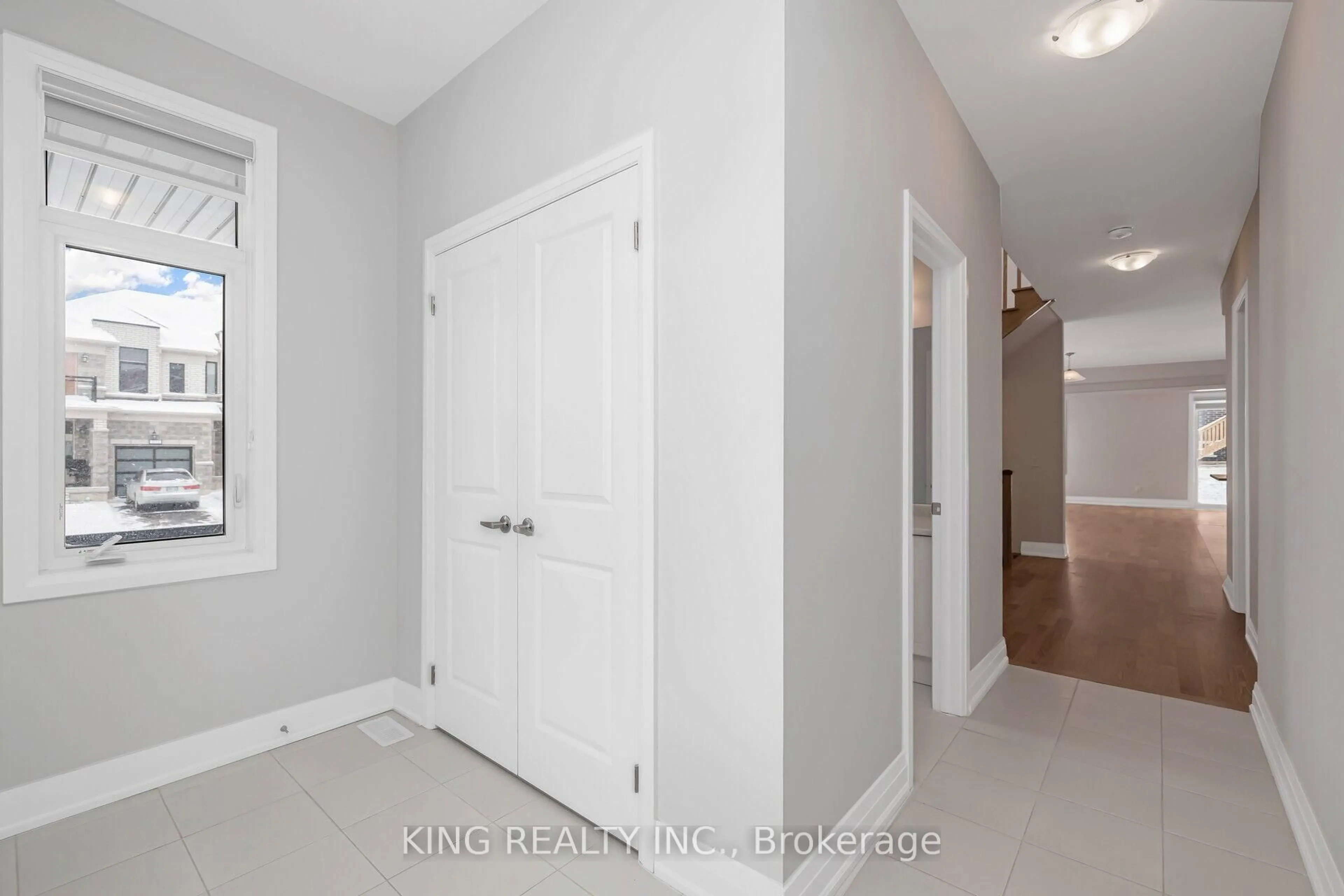 Indoor entryway for 101 Cole Terr, Woodstock Ontario N4T 0P4