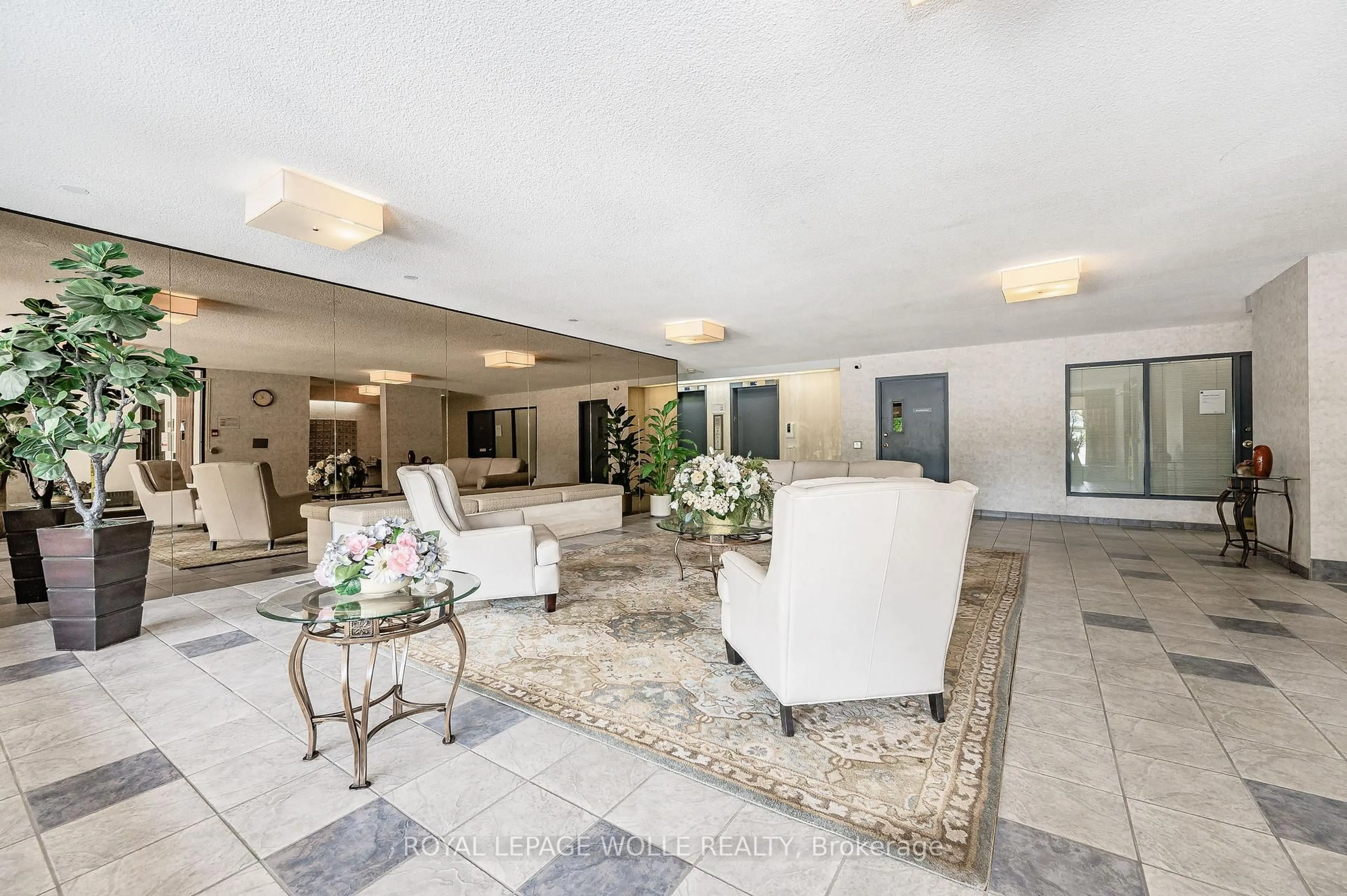 Indoor foyer for 65 Westmount Rd, Waterloo Ontario N2L 5G6