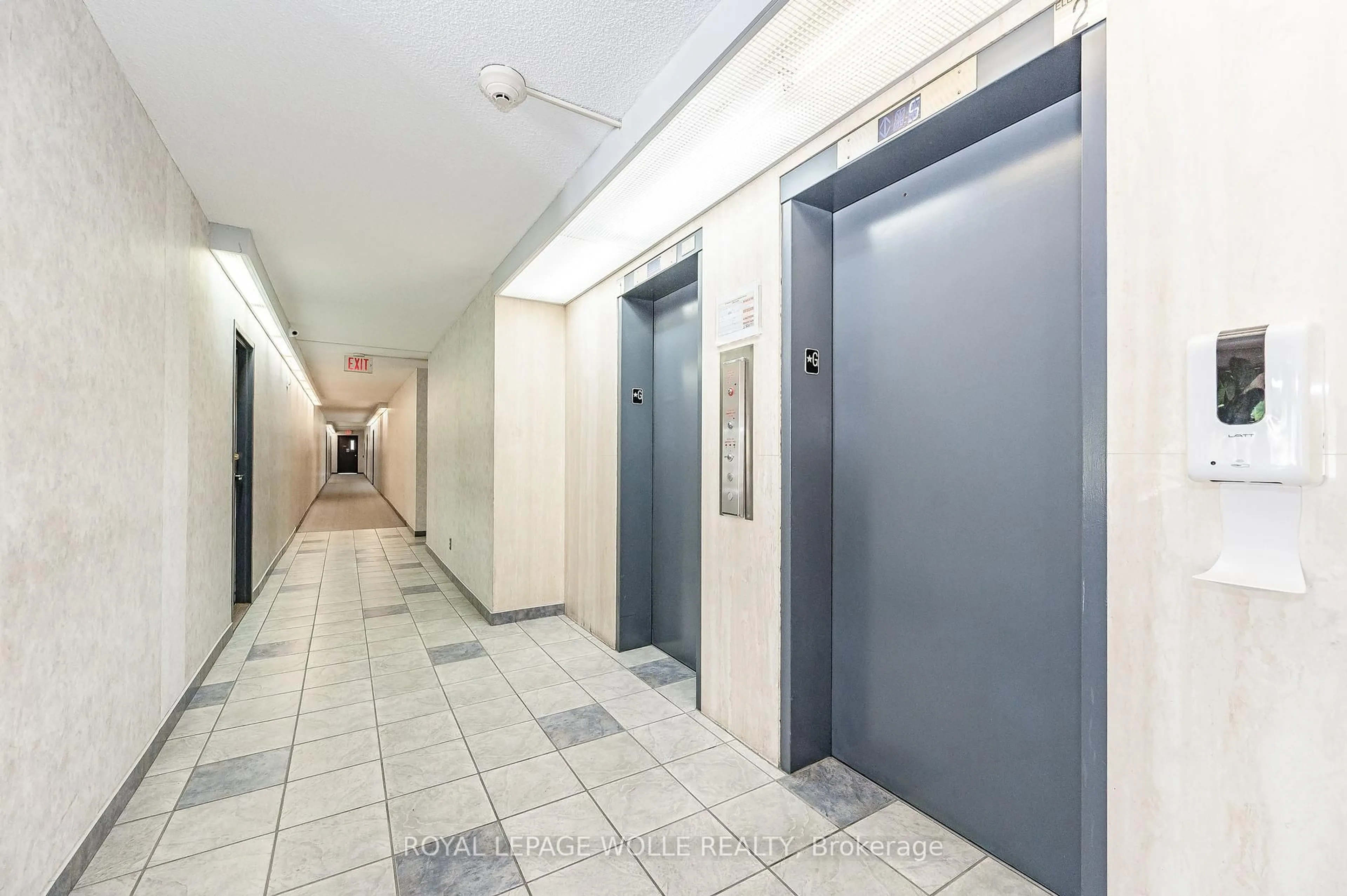 Indoor foyer for 65 Westmount Rd, Waterloo Ontario N2L 5G6