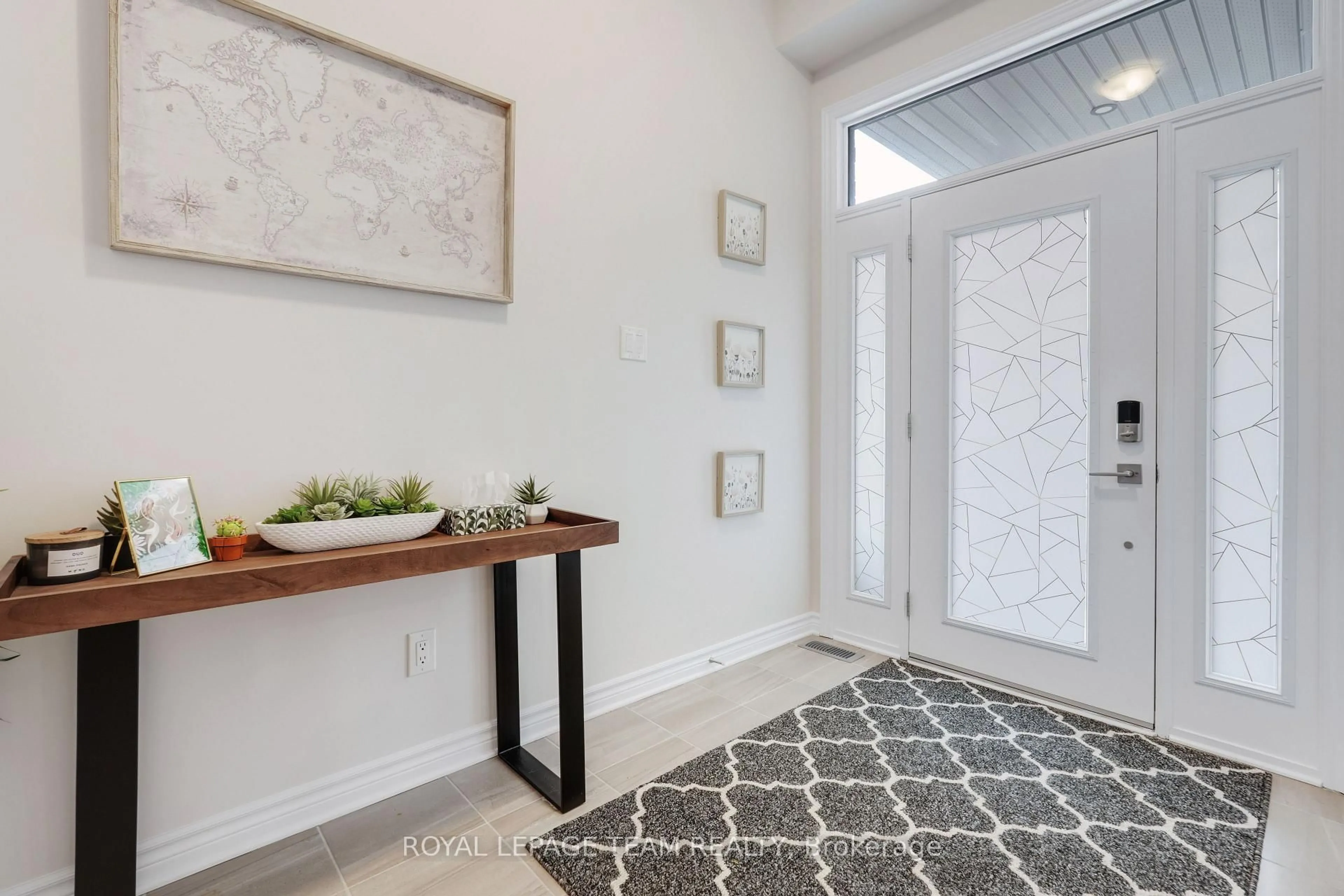 Indoor entryway for 608 Enclave Lane, Clarence-Rockland Ontario K4K 0M8