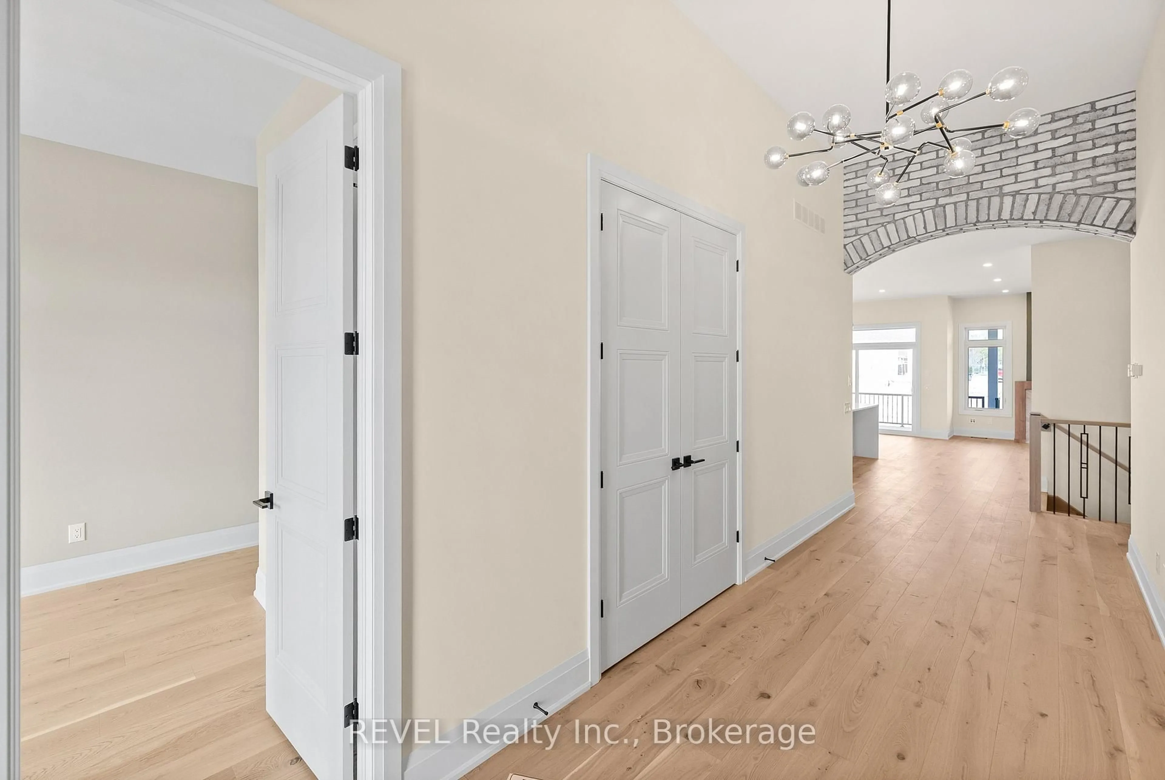 Indoor entryway for 15 Oakley Dr, Niagara-on-the-Lake Ontario L0S 1J0