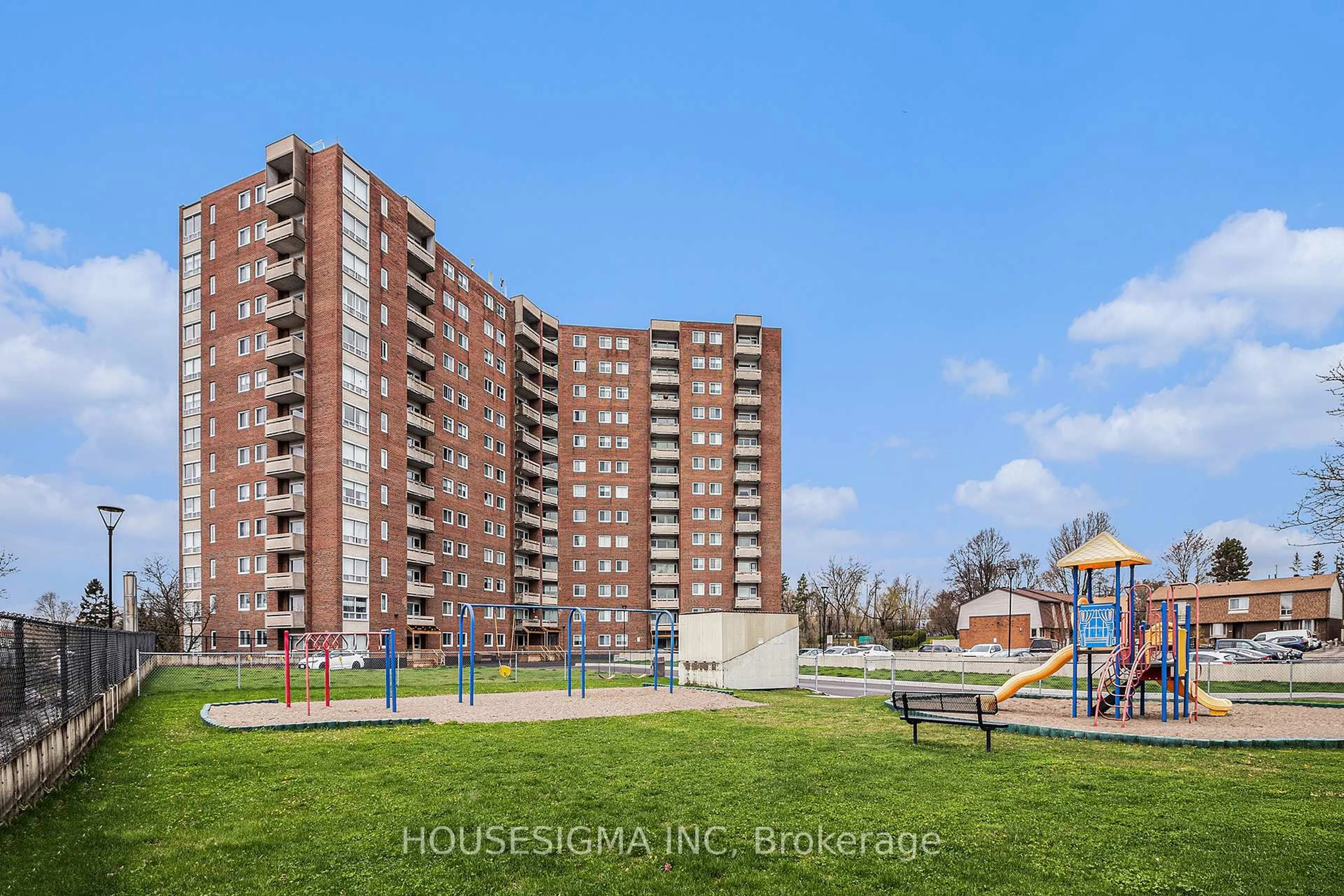 A pic from outside/outdoor area/front of a property/back of a property/a pic from drone, unknown for 915 Elmsmere Rd #113, Ottawa Ontario K1J 8H8