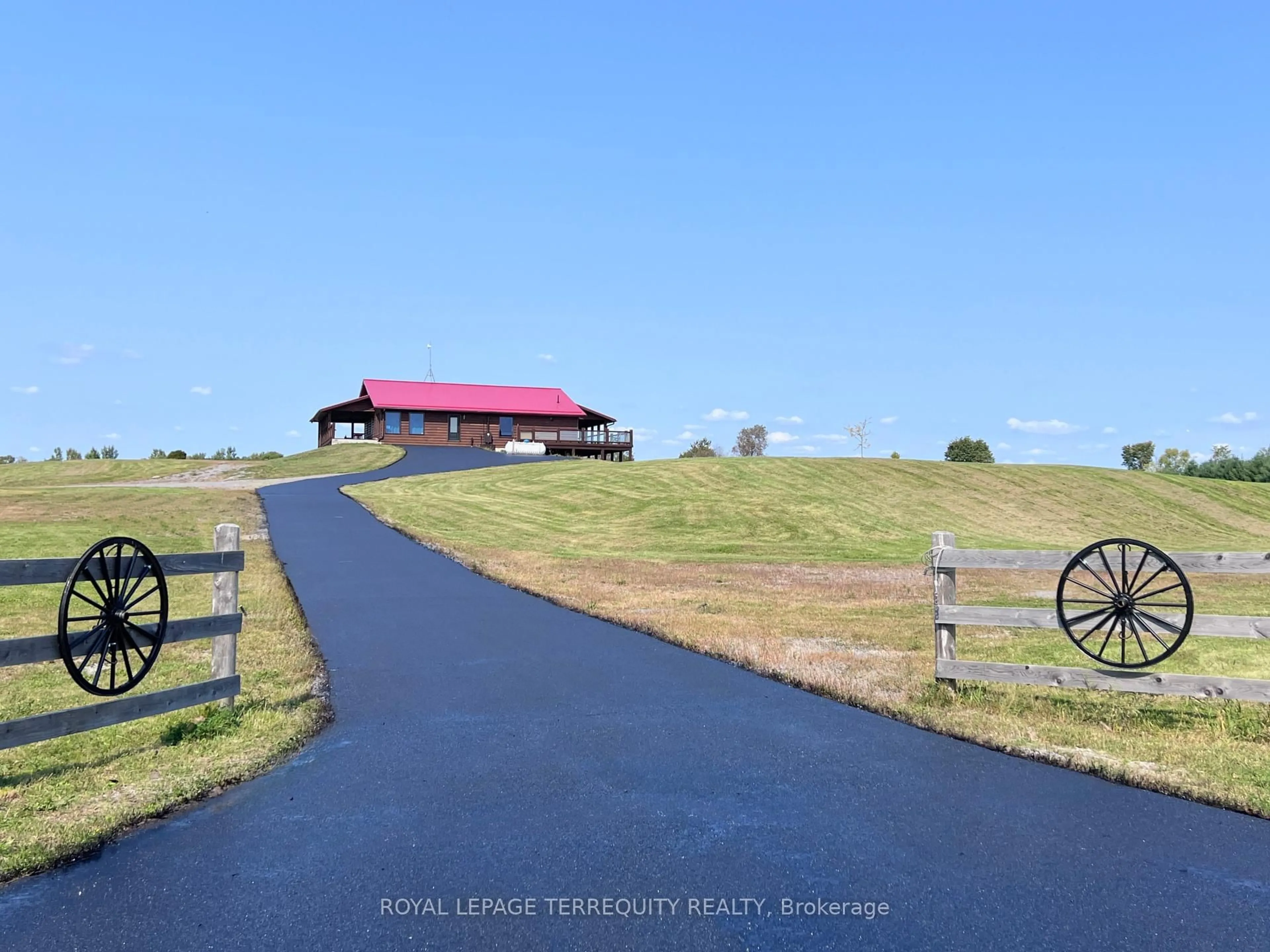 A pic from outside/outdoor area/front of a property/back of a property/a pic from drone, unknown for 189 East Hungerford Rd, Tweed Ontario K0K 3J0