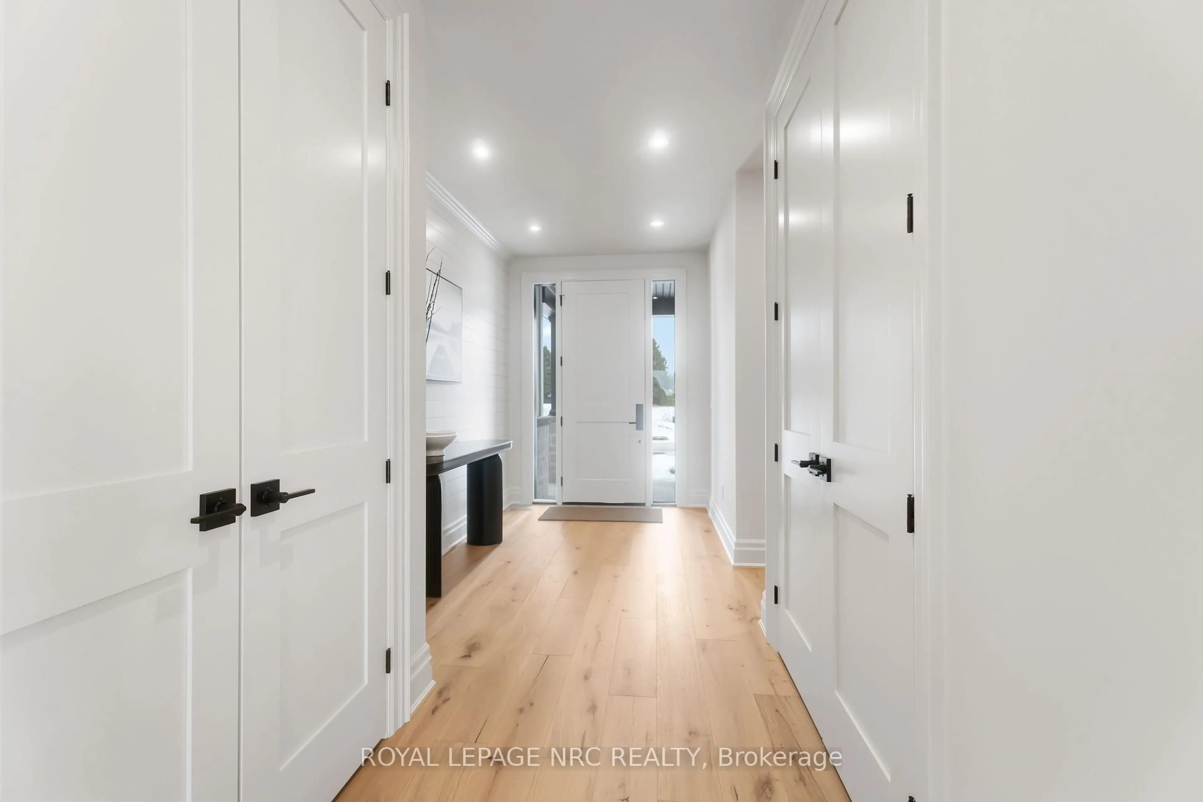 Indoor entryway for 48 Harvest Dr, Niagara-on-the-Lake Ontario L0S 1J0
