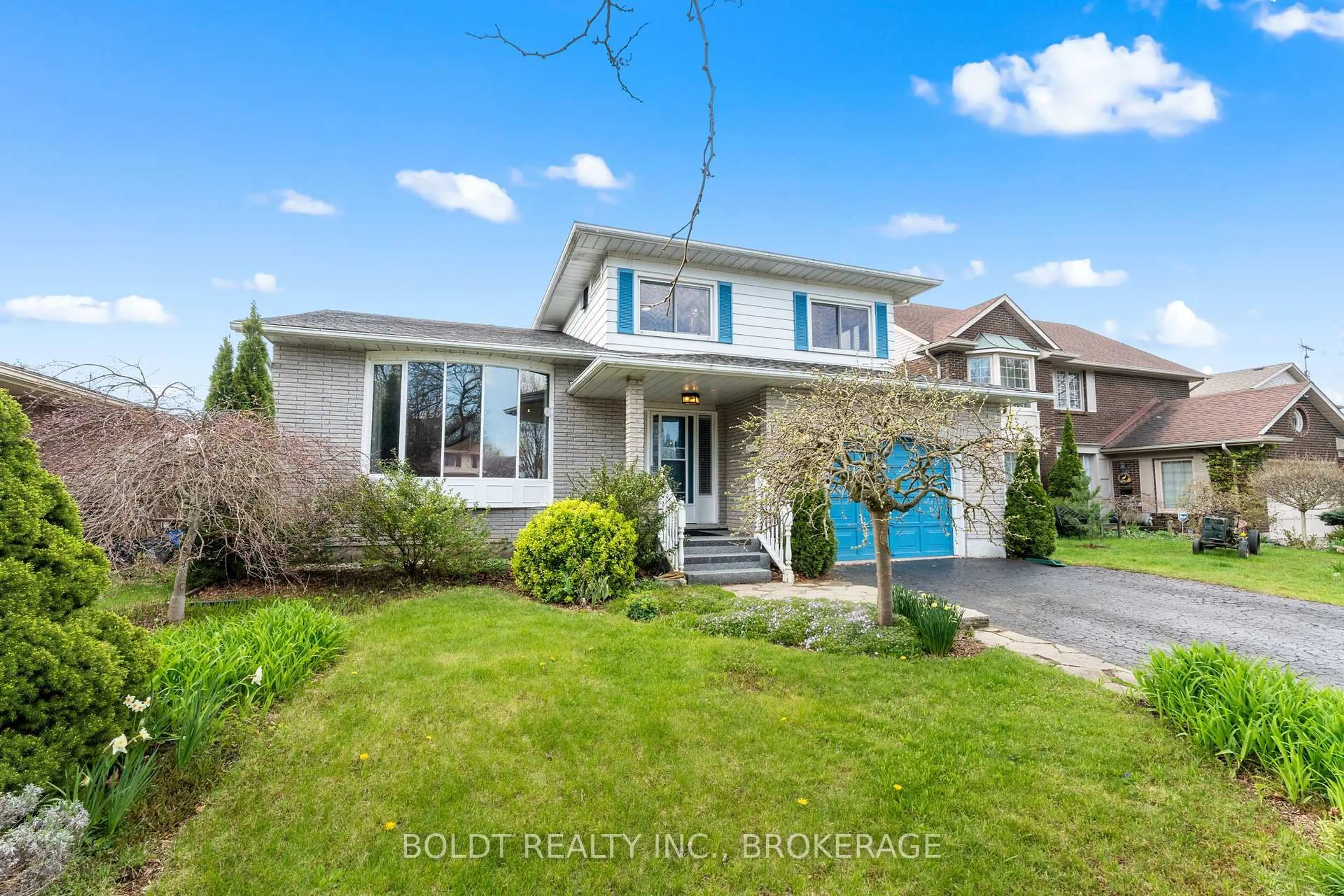 Home with vinyl exterior material, street for 50 Beachview Dr, St. Catharines Ontario L2N 5Z7
