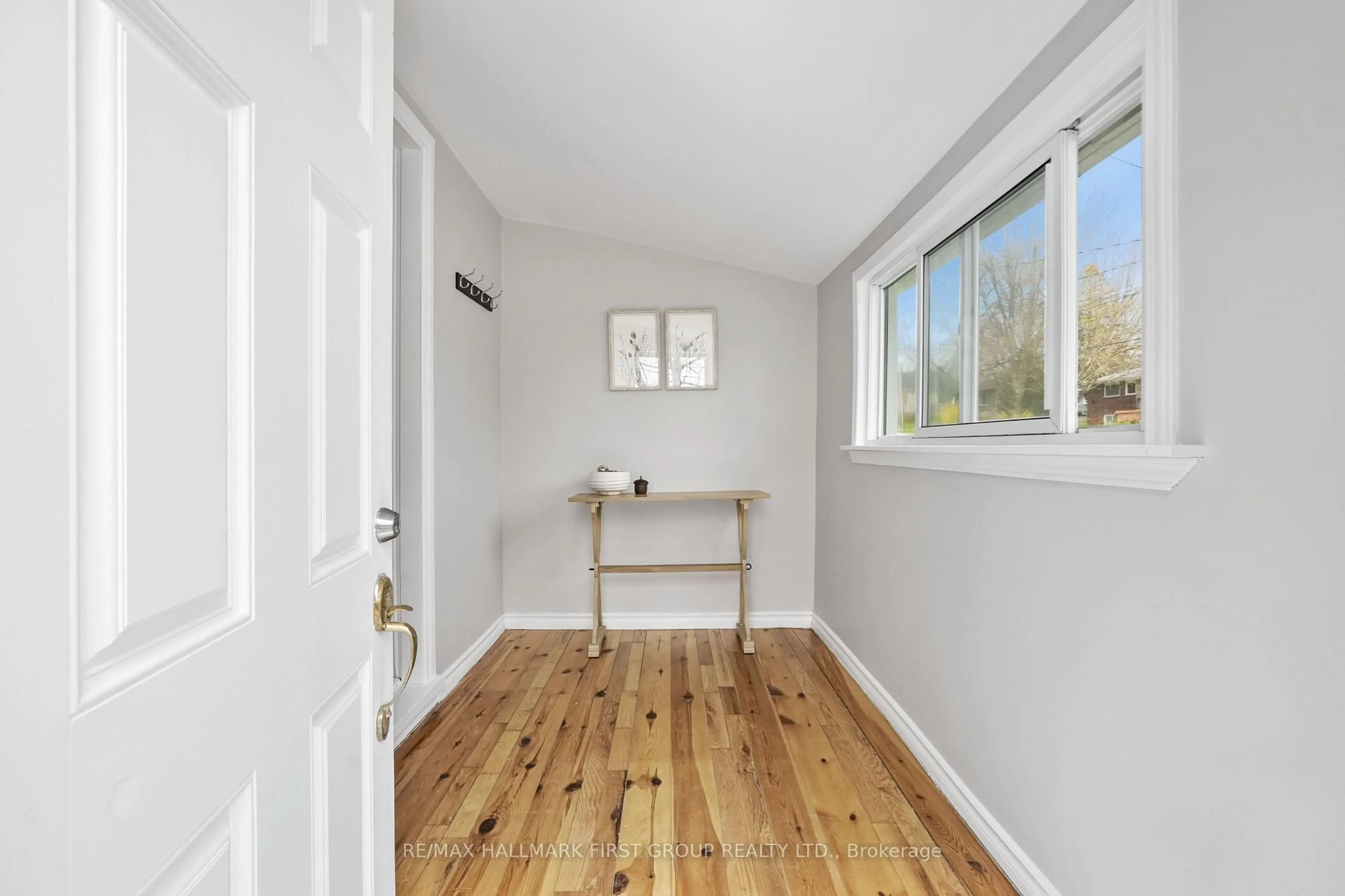 Indoor entryway for 5 Burnham Ave, Cramahe Ontario K0K 1S0