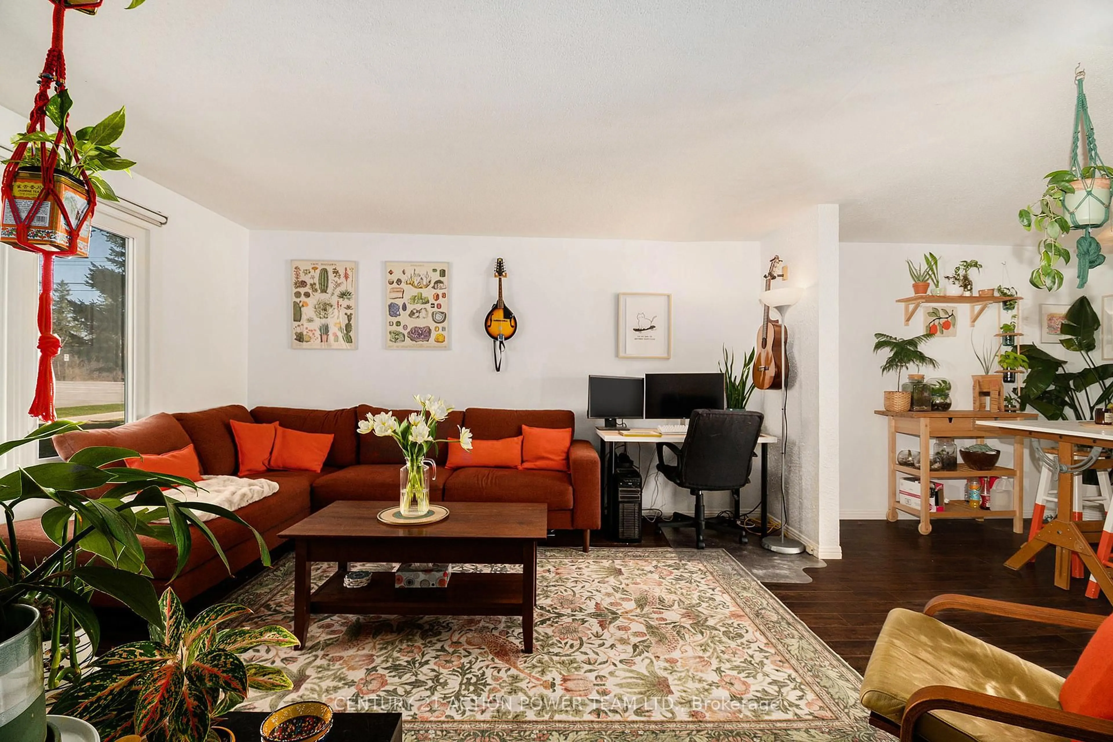 Living room with furniture, unknown for 1554  E Beaverpond Dr #125  (E), Ottawa Ontario K1B 3R9