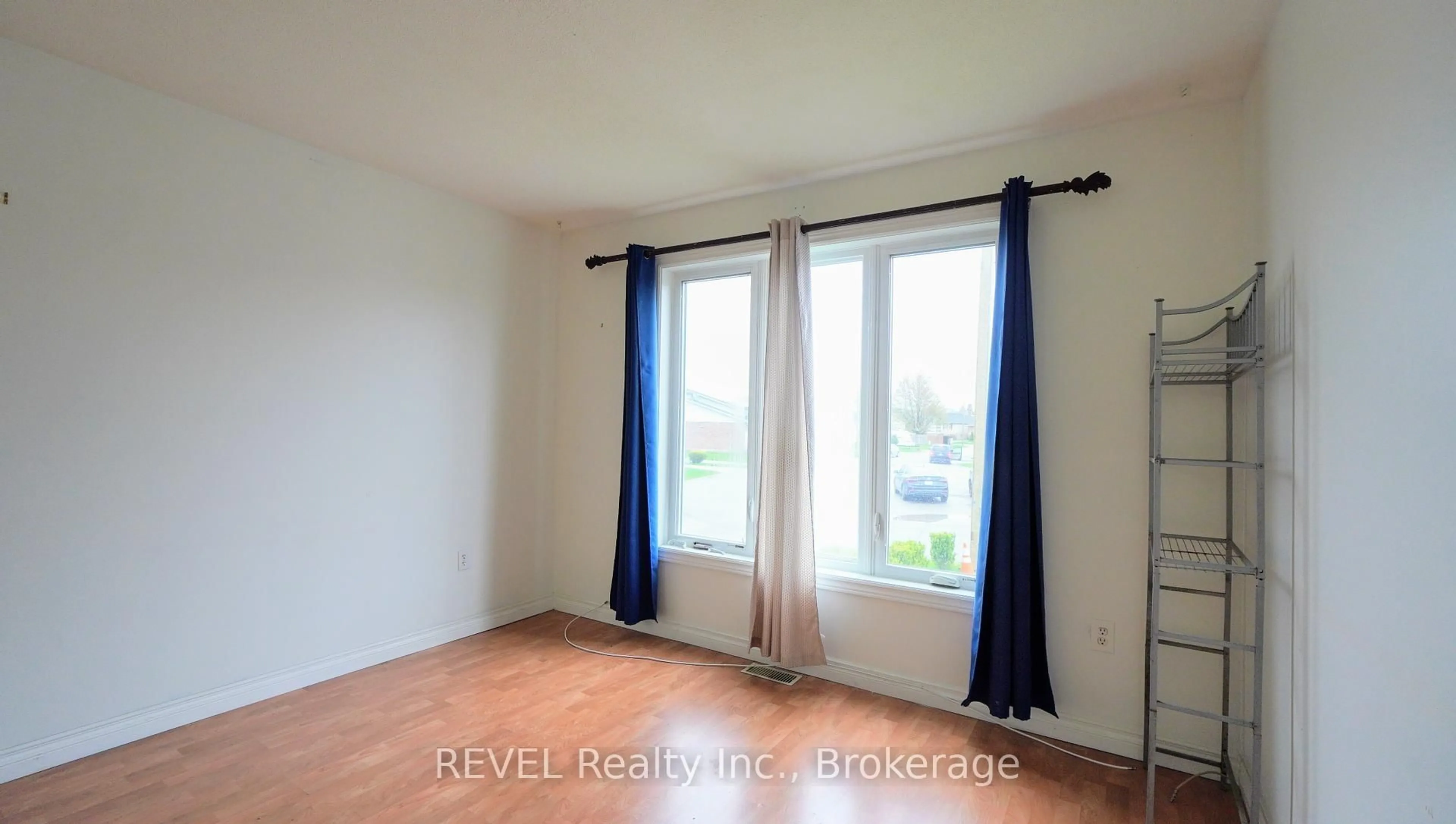A pic of a room for 7803 Yvette Cres, Niagara Falls Ontario L2H 3B6