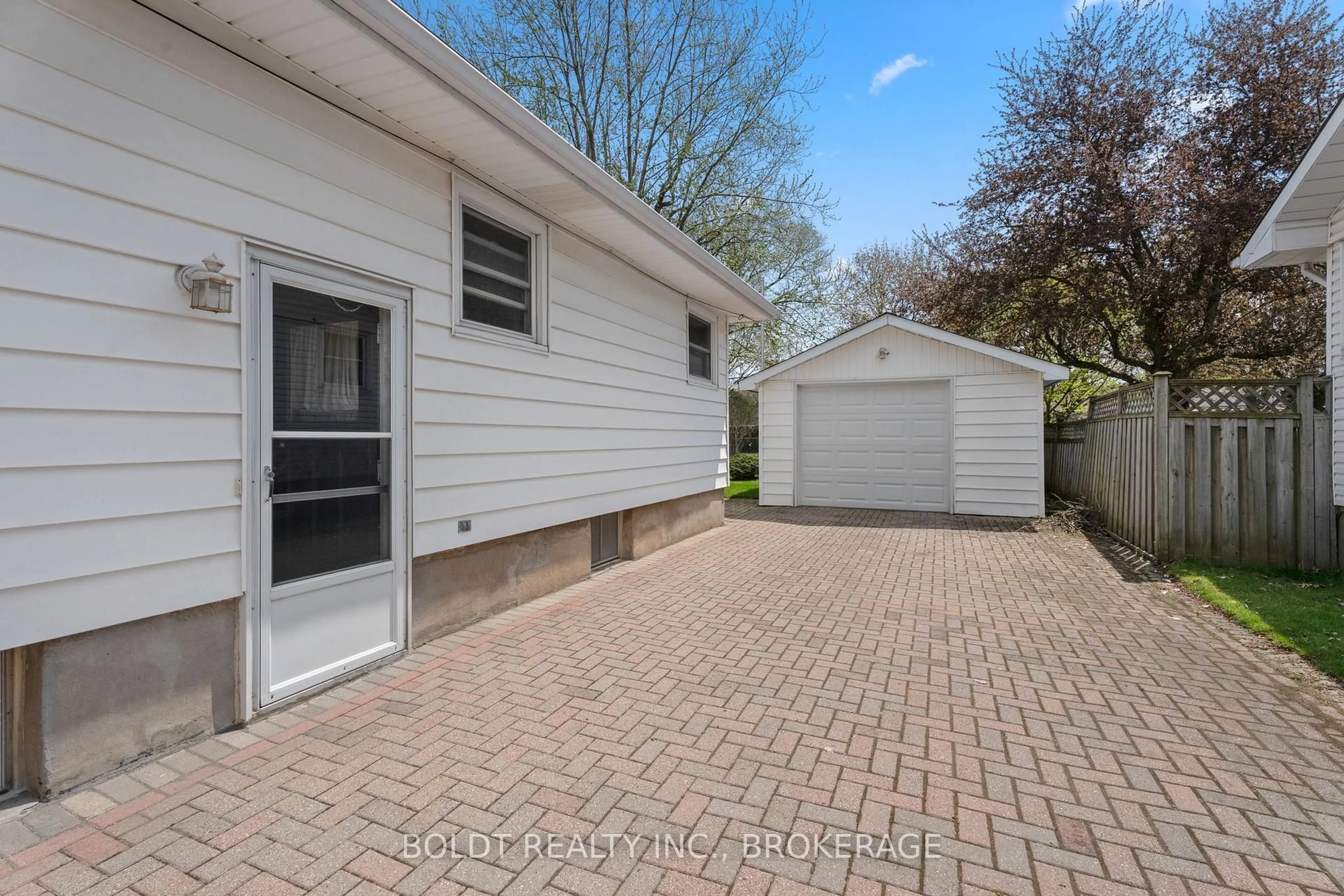 Unknown for 309 Pelham Rd, St. Catharines Ontario L2S 1Y4