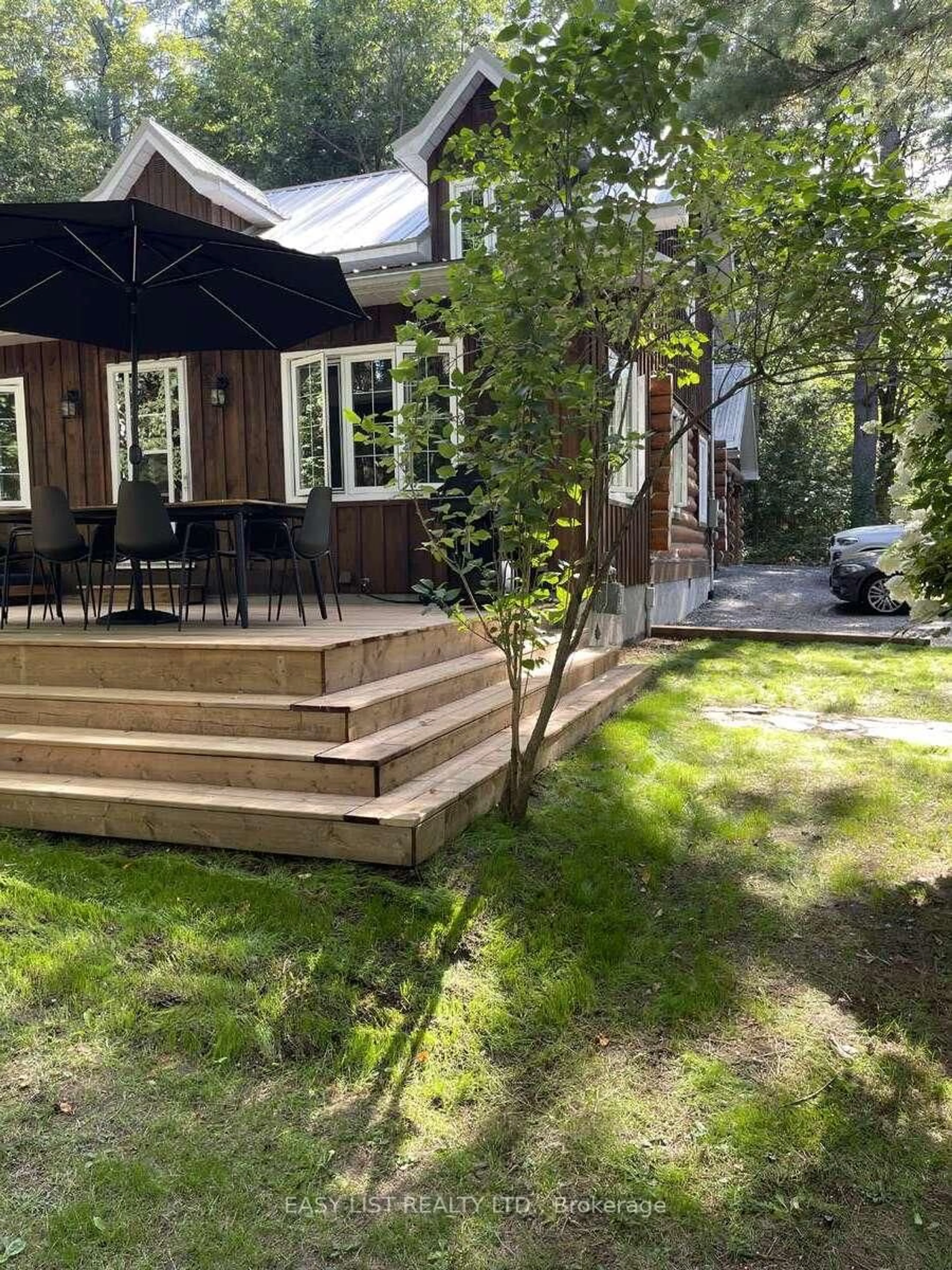 Patio, street for 45 Hoths Lane, Huntsville Ontario P0B 1L0