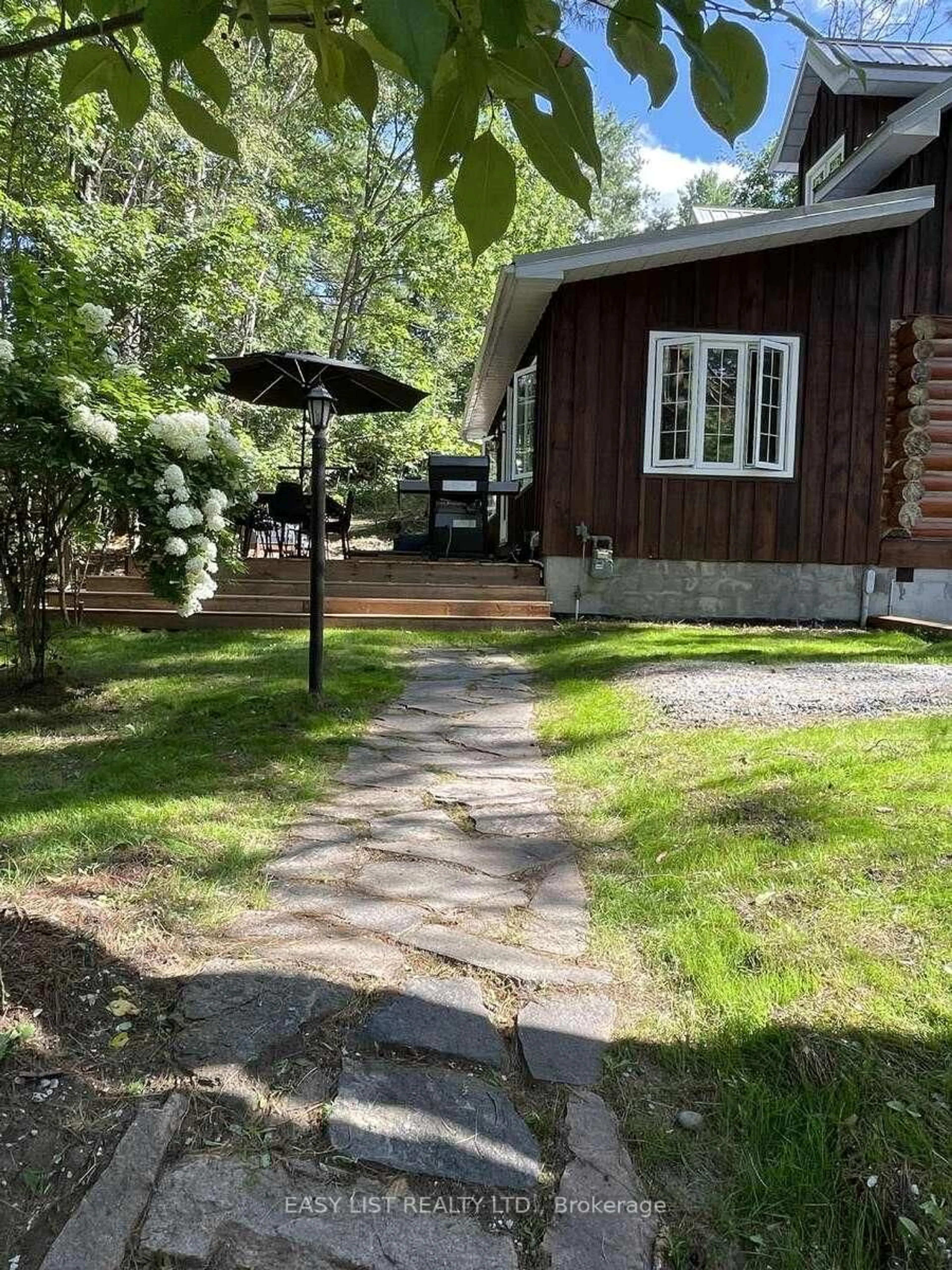 Patio, street for 45 Hoths Lane, Huntsville Ontario P0B 1L0