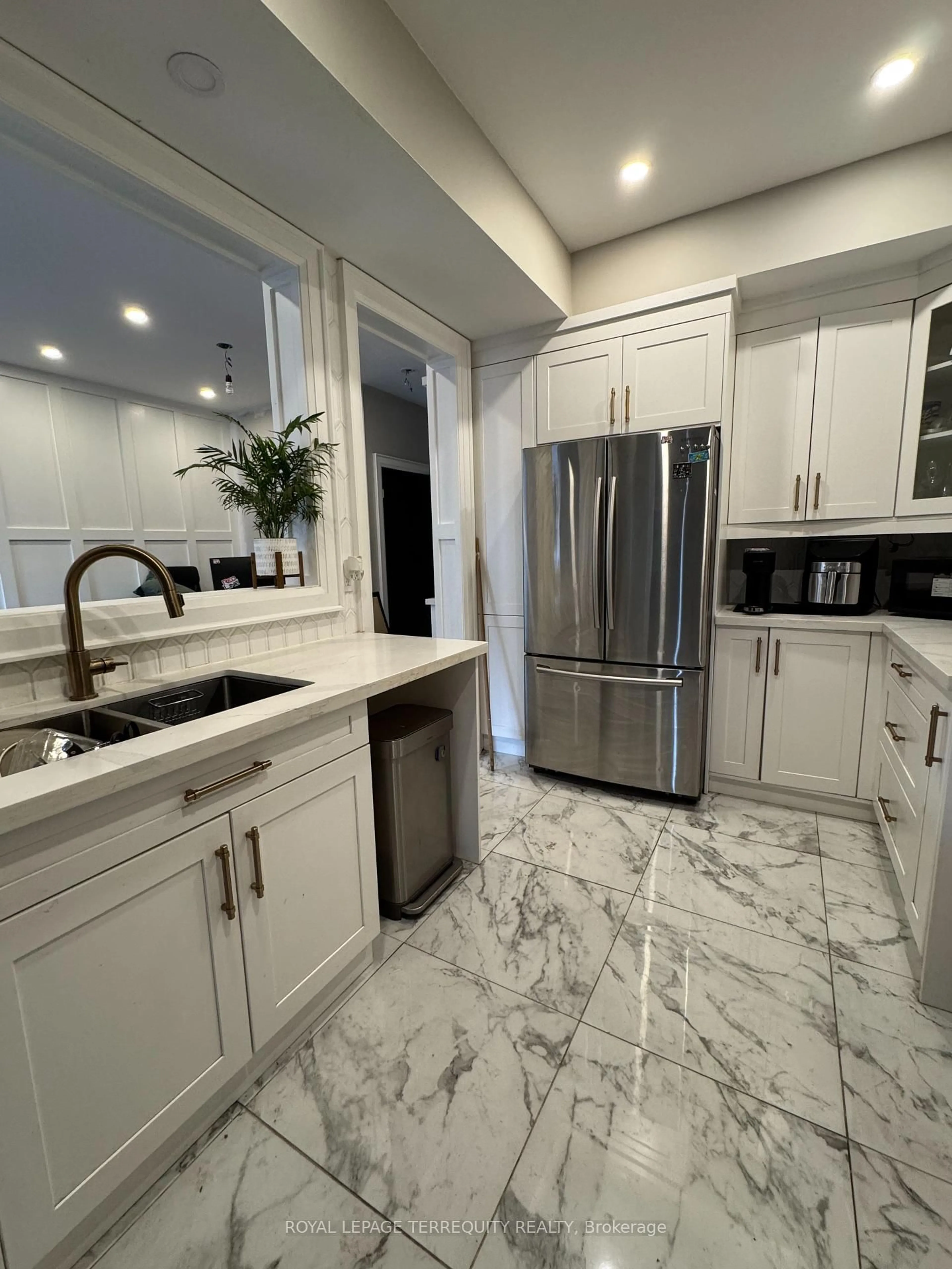 Contemporary kitchen, ceramic/tile floor for 9 Palacebeach Tr, Hamilton Ontario L8E 0B9