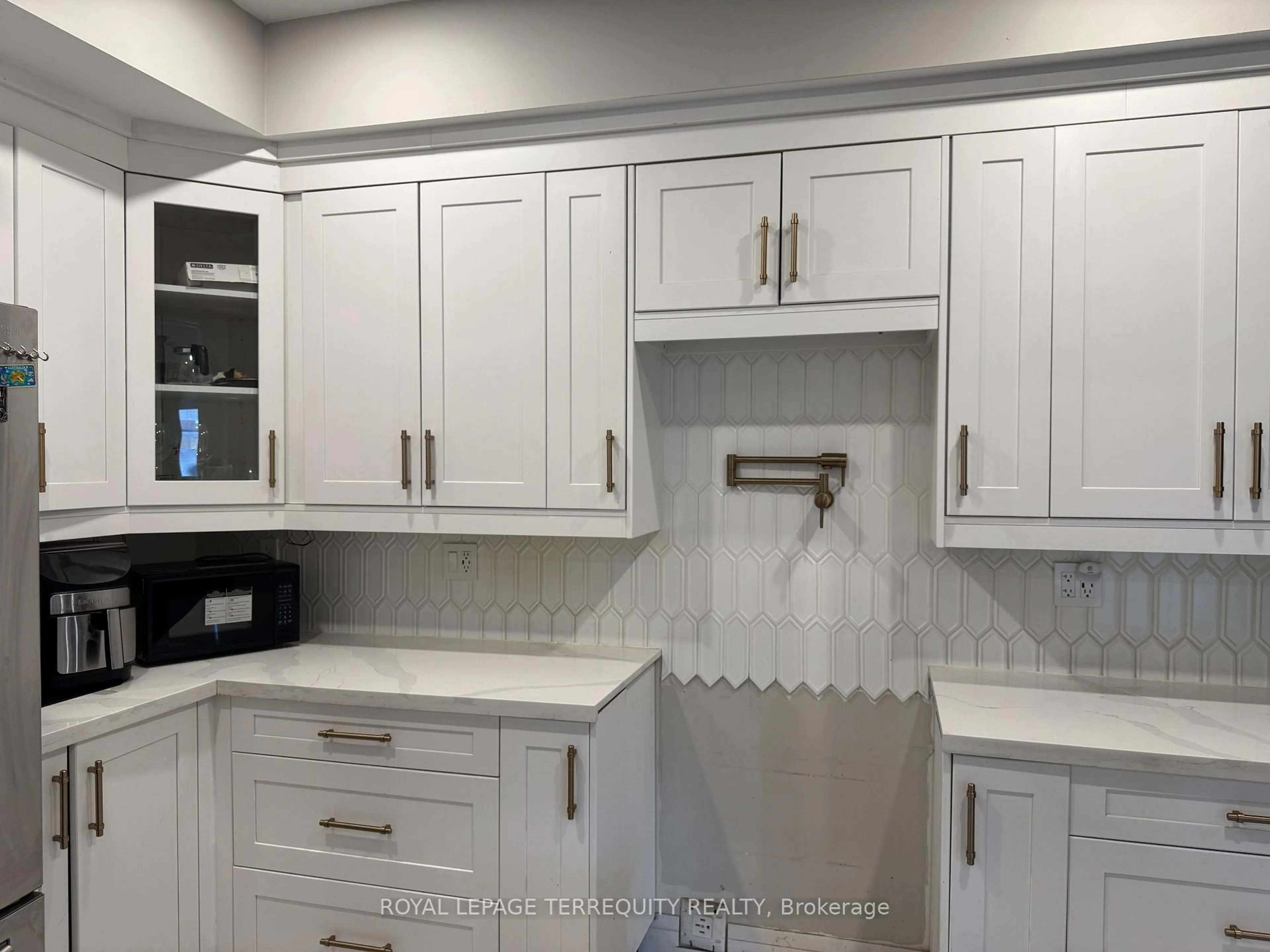 Unknown for 9 Palacebeach Tr, Hamilton Ontario L8E 0B9