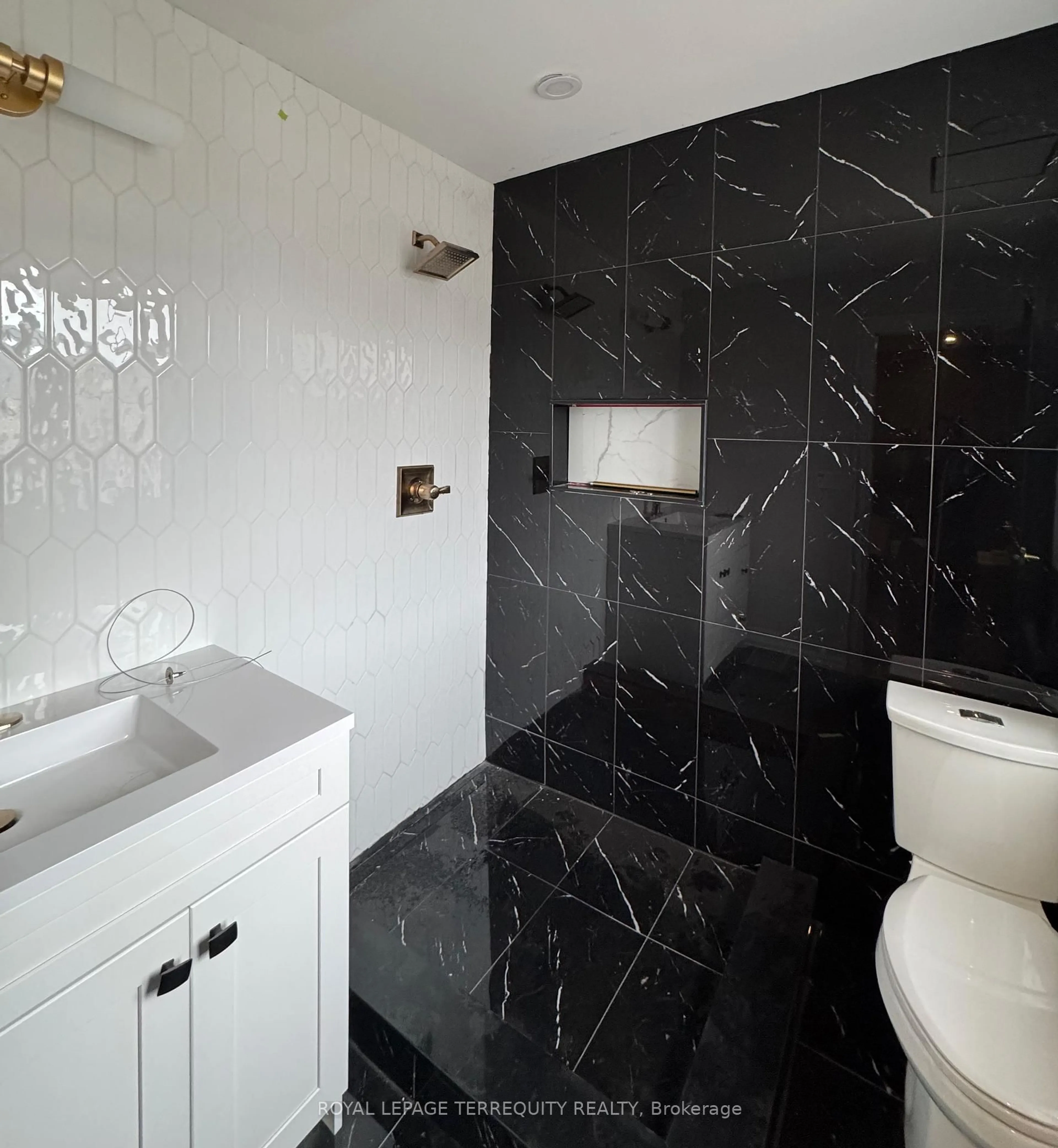 Contemporary bathroom, ceramic/tile floor for 9 Palacebeach Tr, Hamilton Ontario L8E 0B9