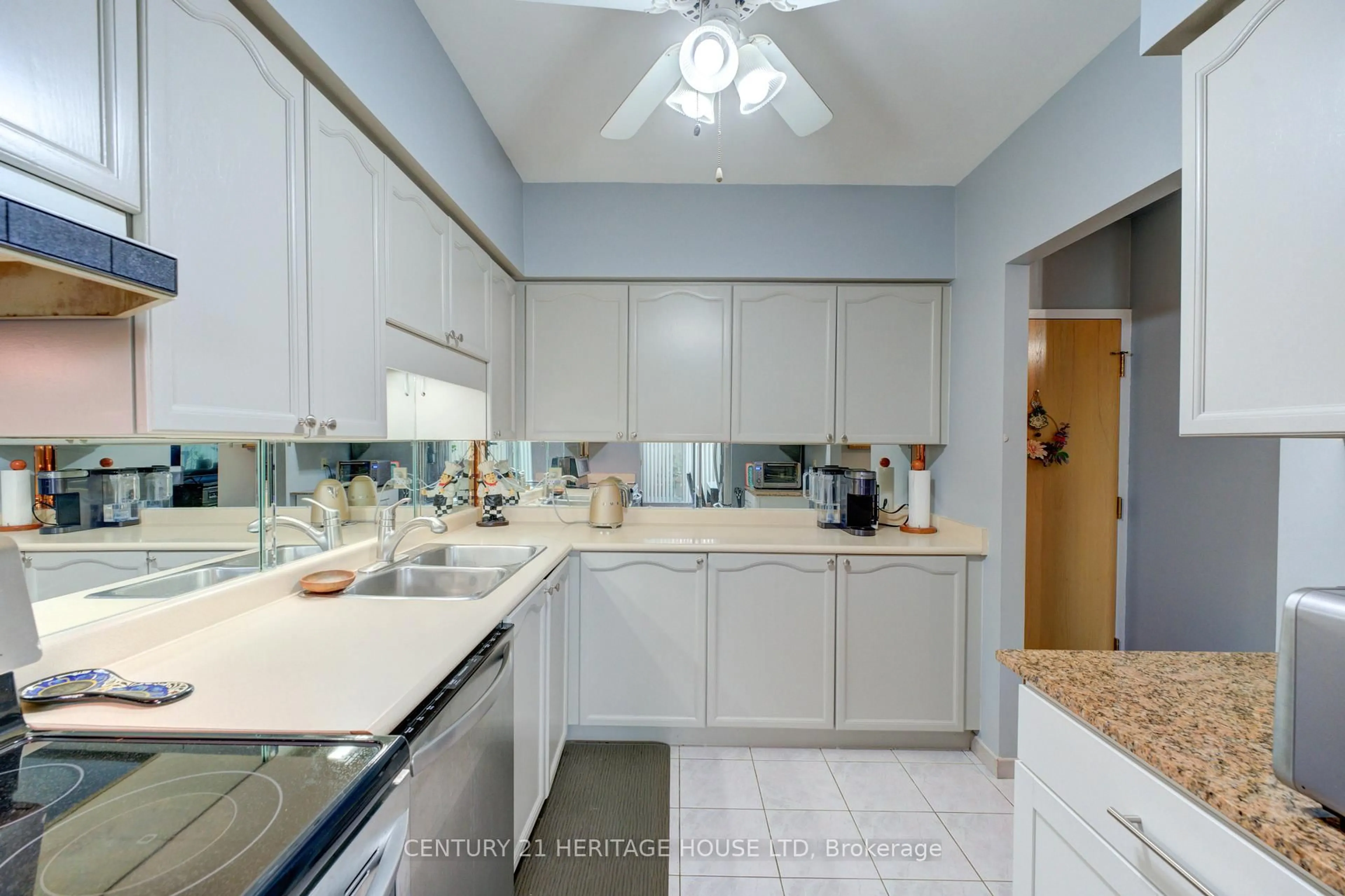Standard kitchen, unknown for 9 Bonheur Crt #A, Brant Ontario N3P 1Z5