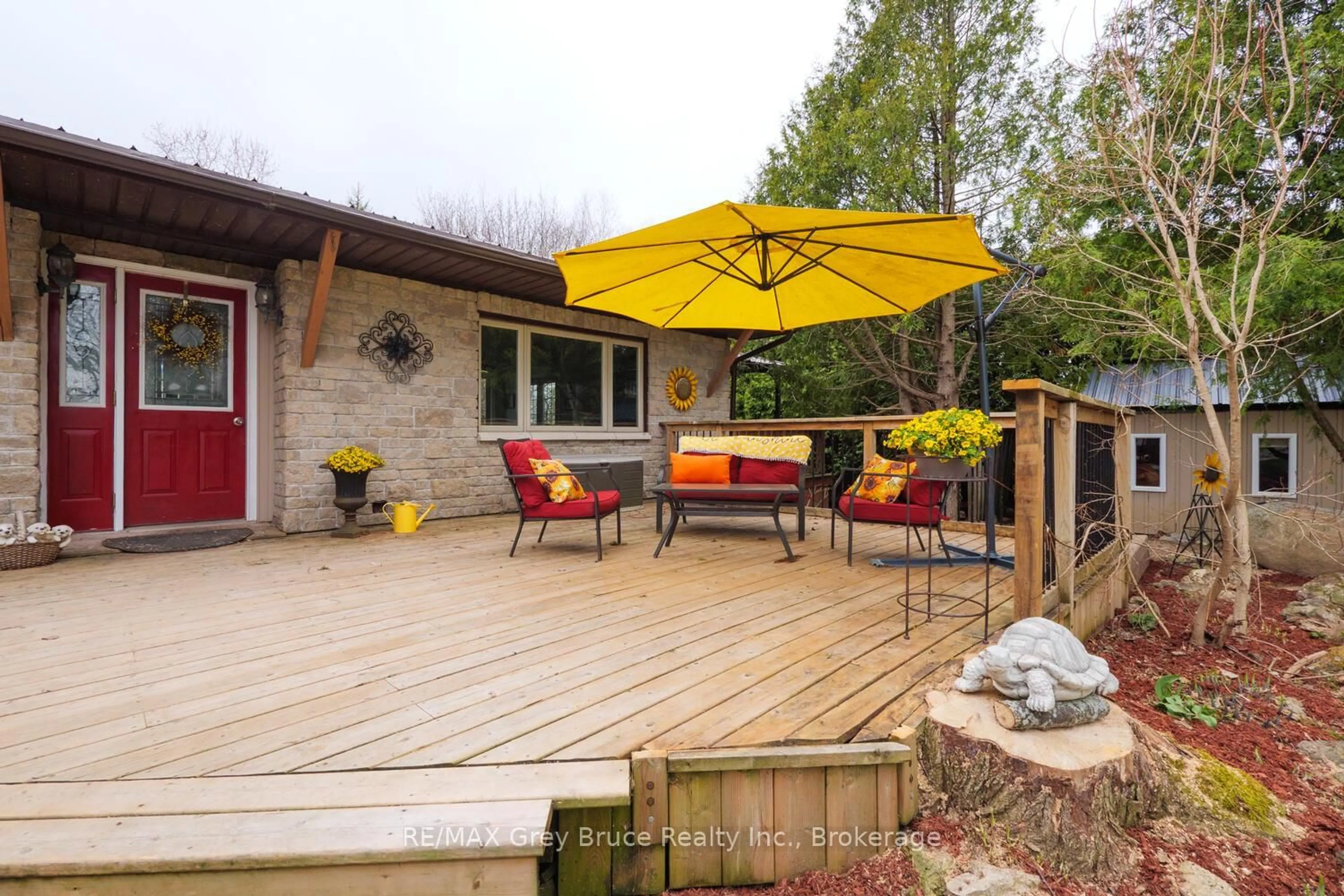 Patio, street for 106 Elder Lane, Chatsworth Ontario N0H 1G0