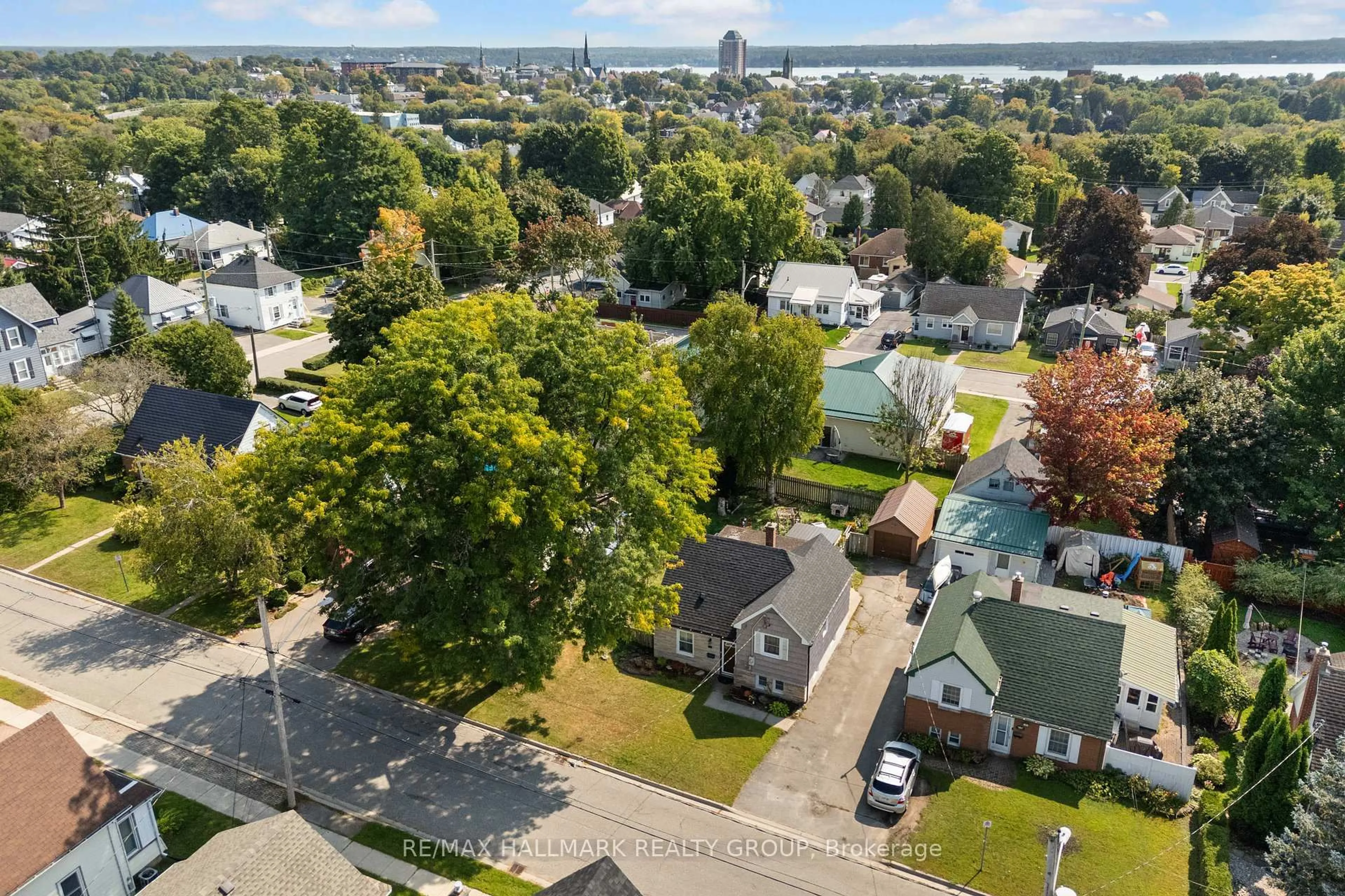 A pic from outside/outdoor area/front of a property/back of a property/a pic from drone, street for 75 Havelock St, Brockville Ontario K6V 4M2