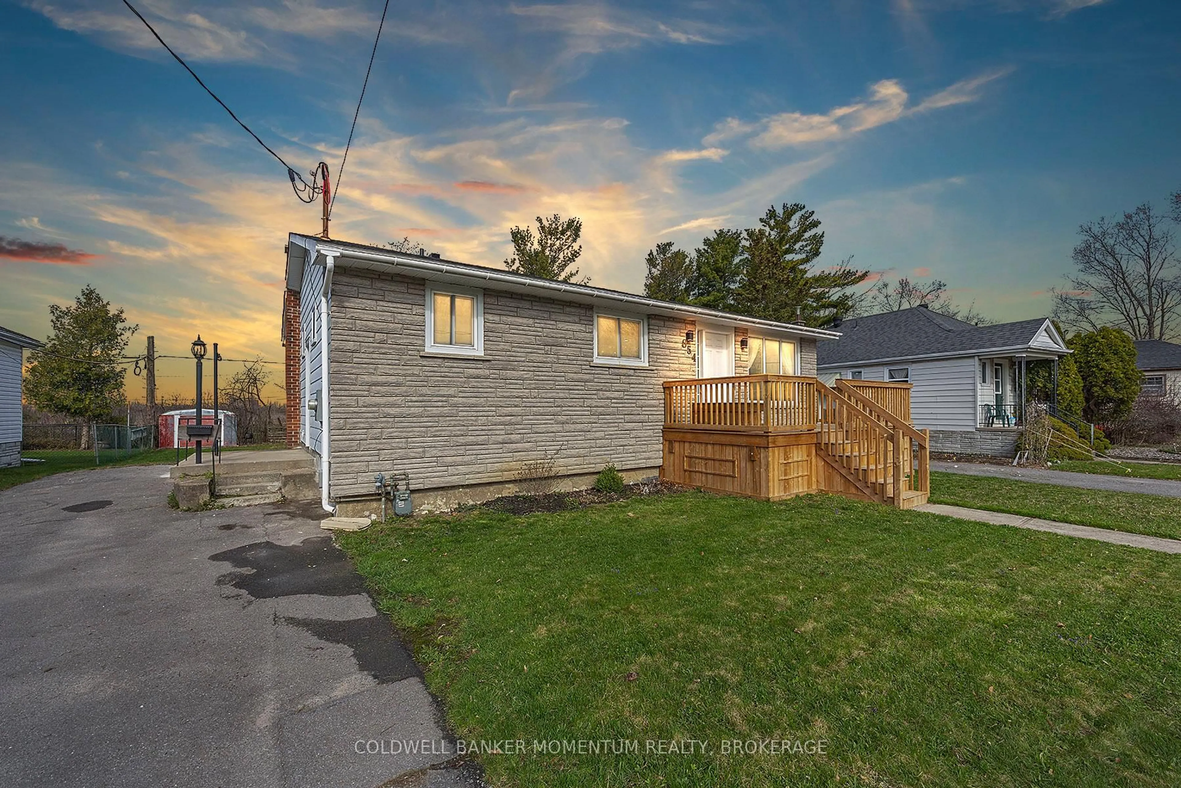 A pic from outside/outdoor area/front of a property/back of a property/a pic from drone, street for 854 Victoria St, Kingston Ontario K7K 4T7