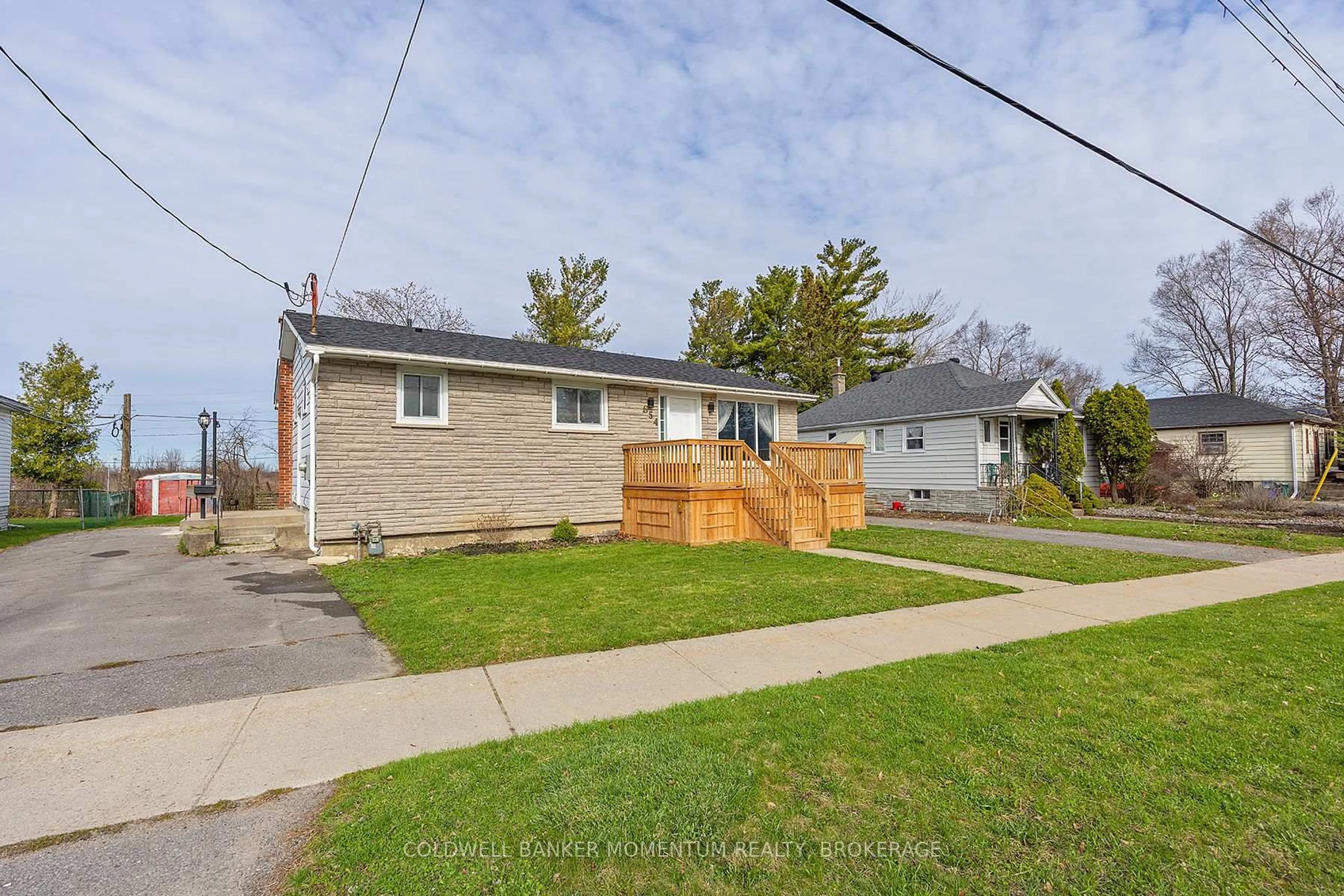 A pic from outside/outdoor area/front of a property/back of a property/a pic from drone, street for 854 Victoria St, Kingston Ontario K7K 4T7