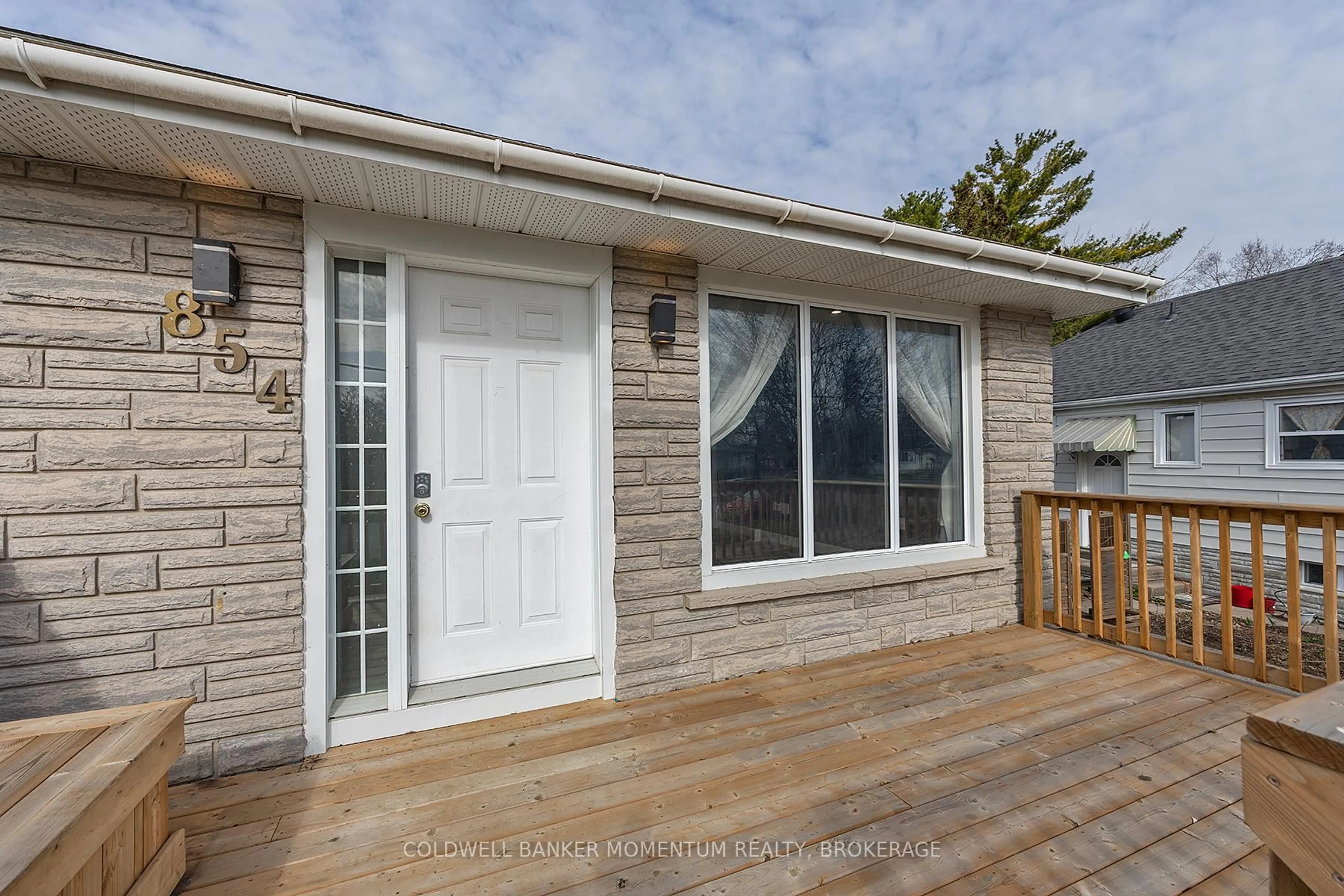 Home with vinyl exterior material, street for 854 Victoria St, Kingston Ontario K7K 4T7