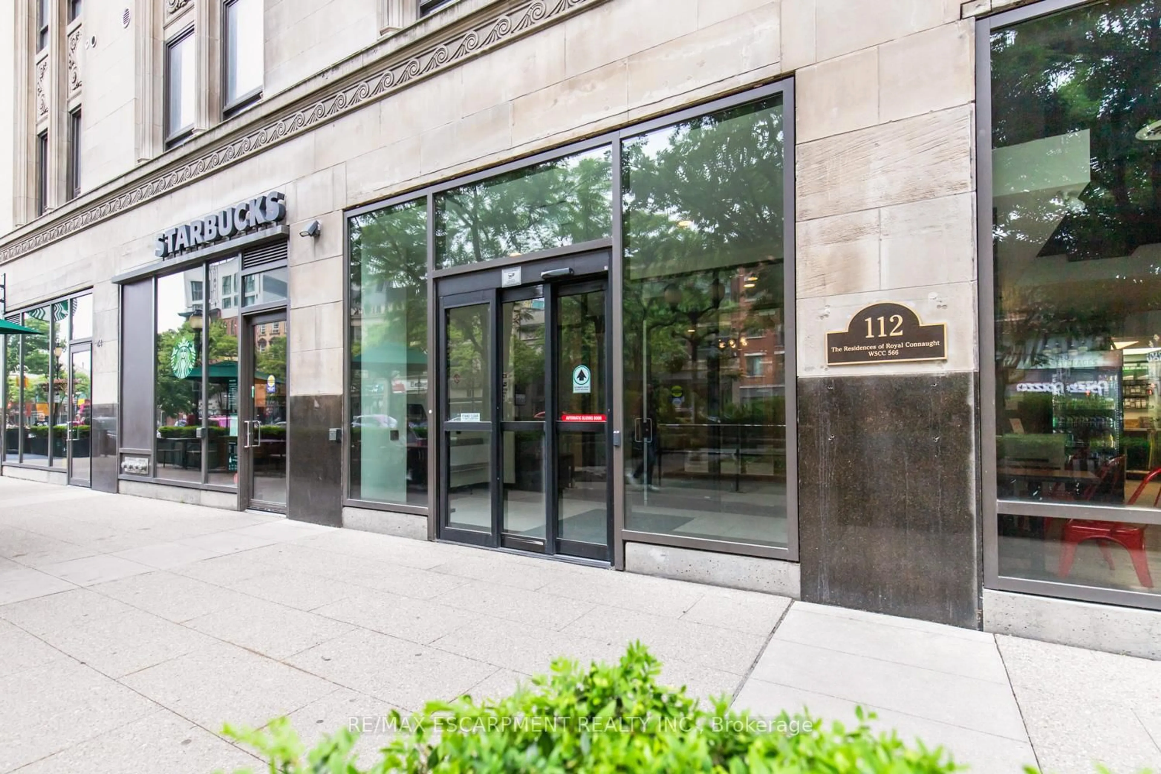 Indoor foyer for 112 King St #1003, Hamilton Ontario L8N 1A8