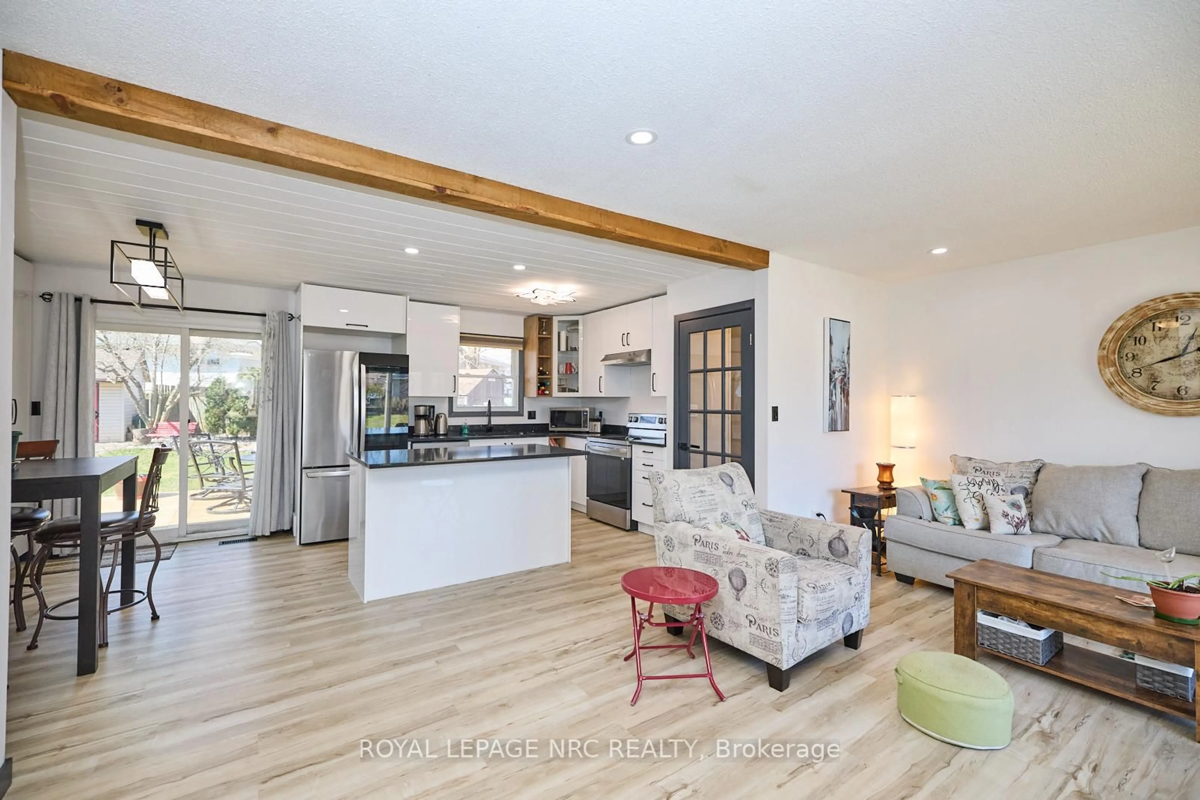Open concept kitchen, unknown for 6484 Armstrong Dr, Niagara Falls Ontario L2H 2M1