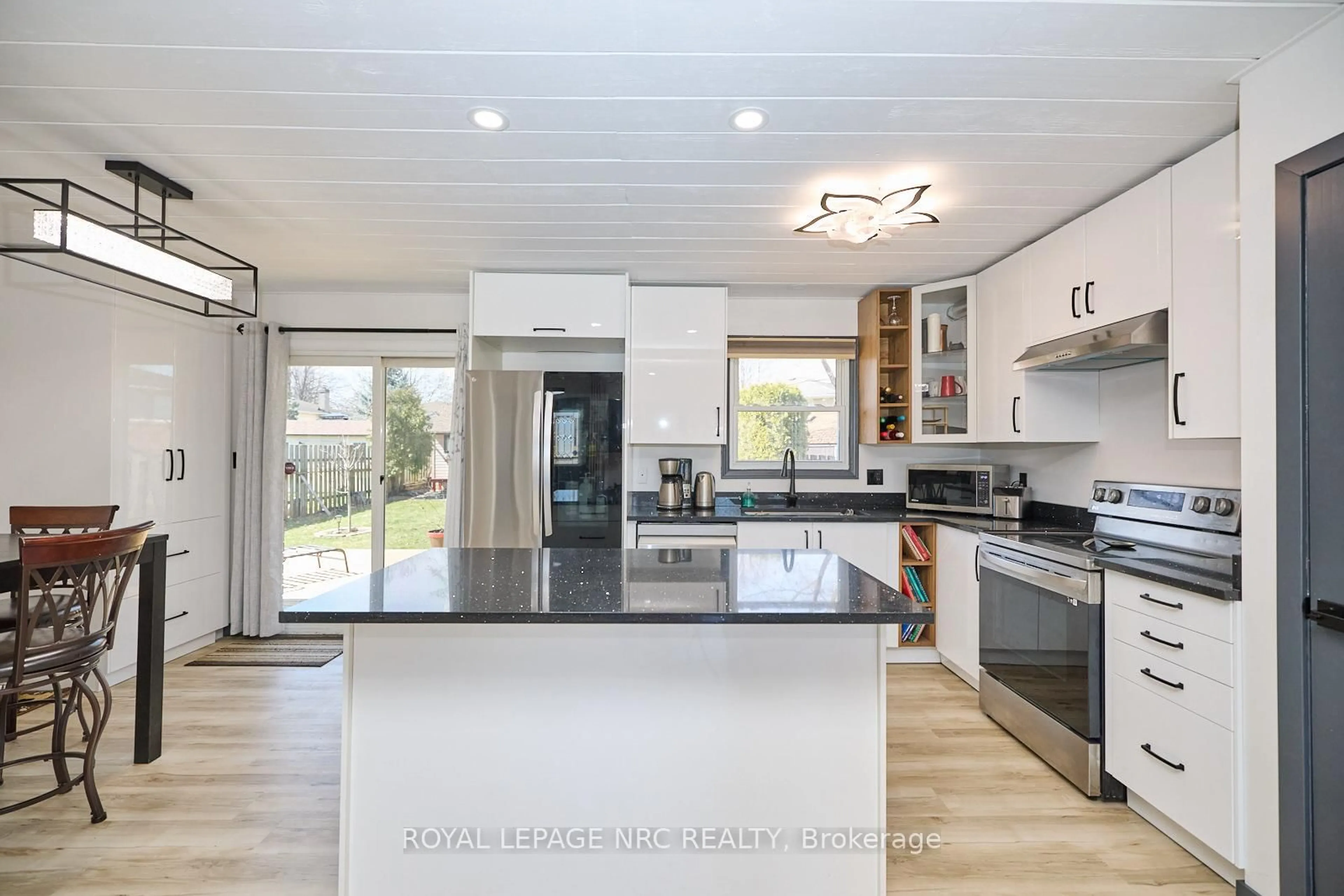 Open concept kitchen, unknown for 6484 Armstrong Dr, Niagara Falls Ontario L2H 2M1