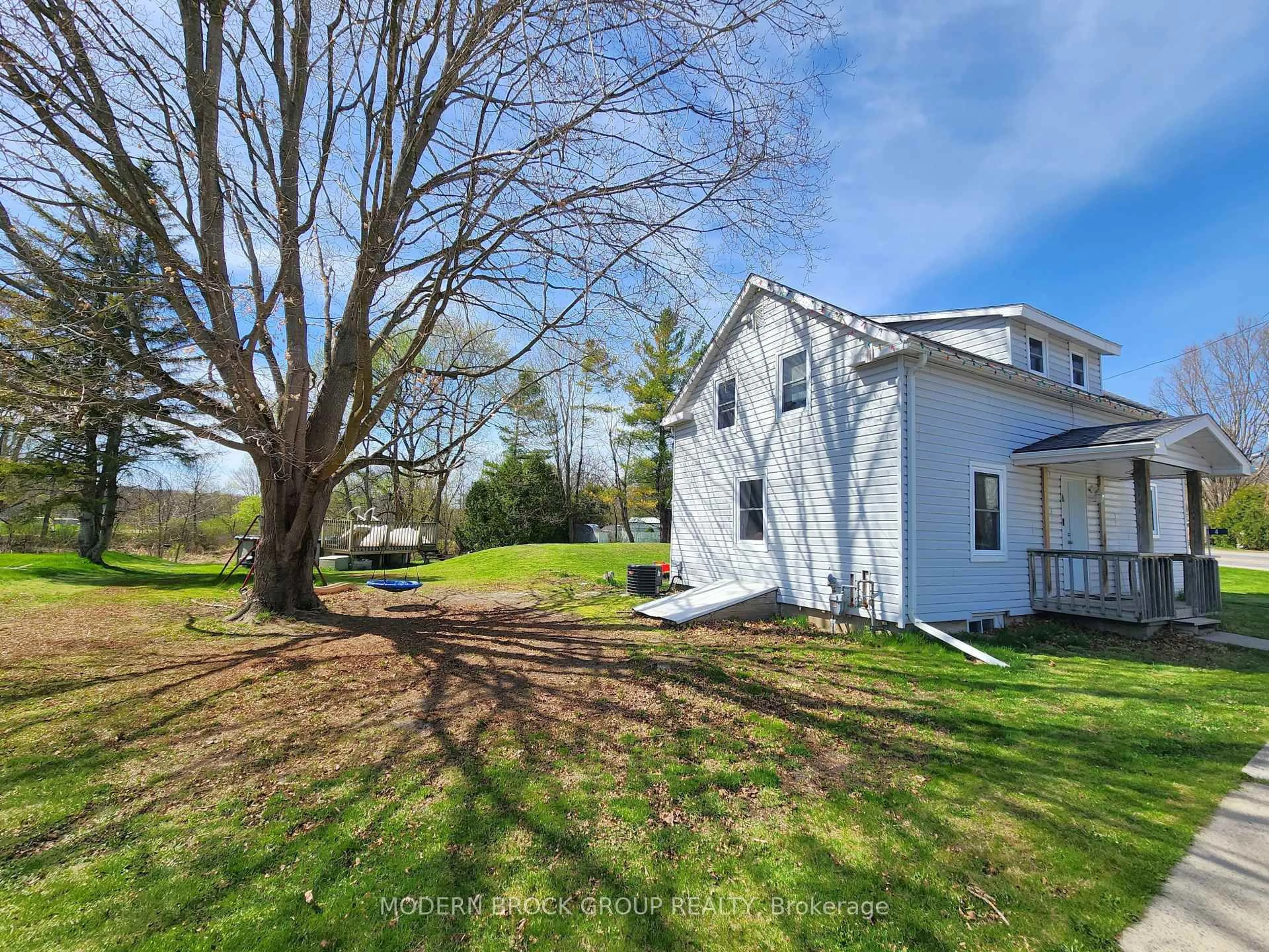 A pic from outside/outdoor area/front of a property/back of a property/a pic from drone, unknown for 4 Main St, Elizabethtown-Kitley Ontario K0E 1M0