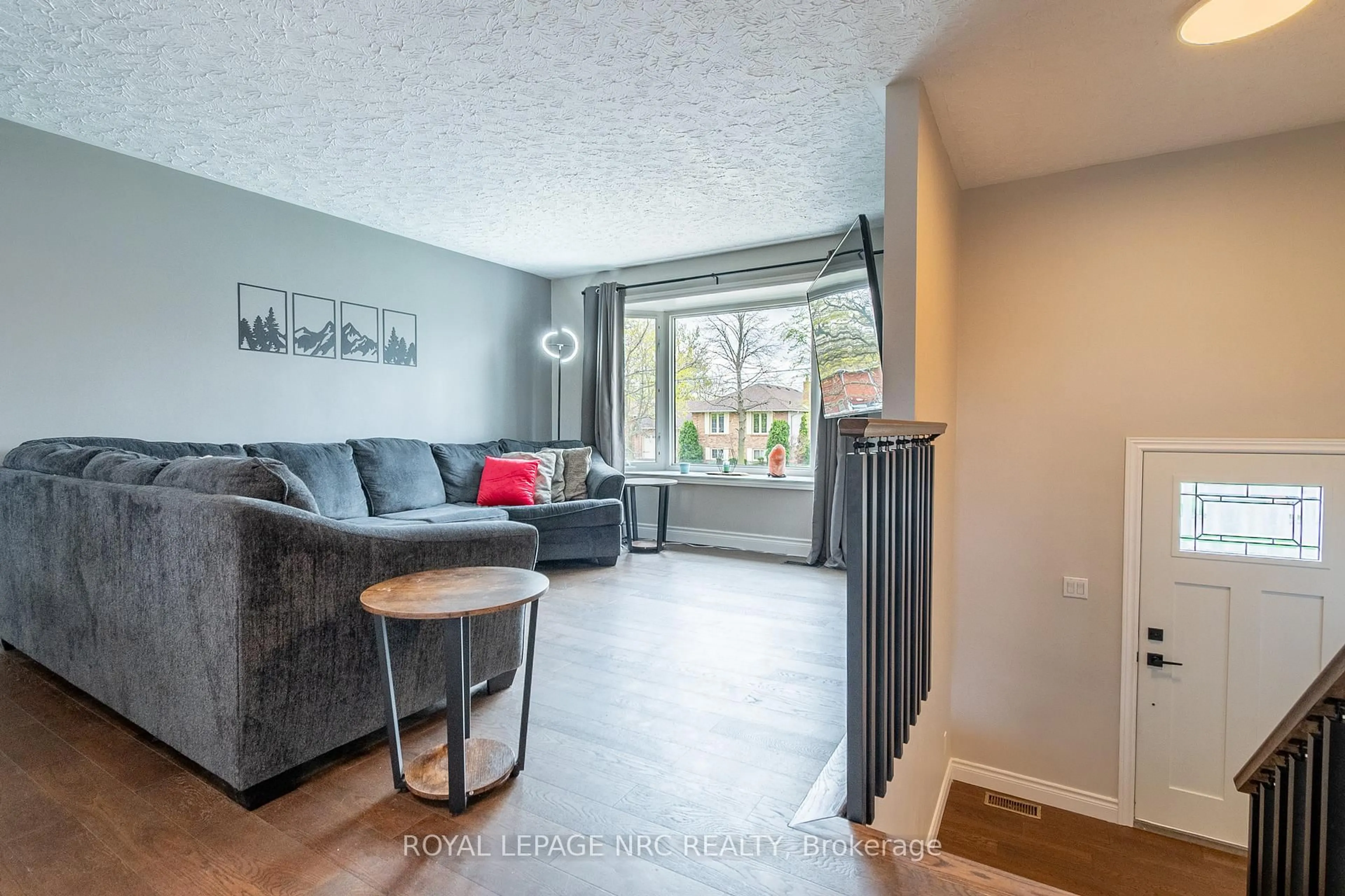 Living room with furniture, unknown for 3 Killins St, West Lincoln Ontario L0R 2A0
