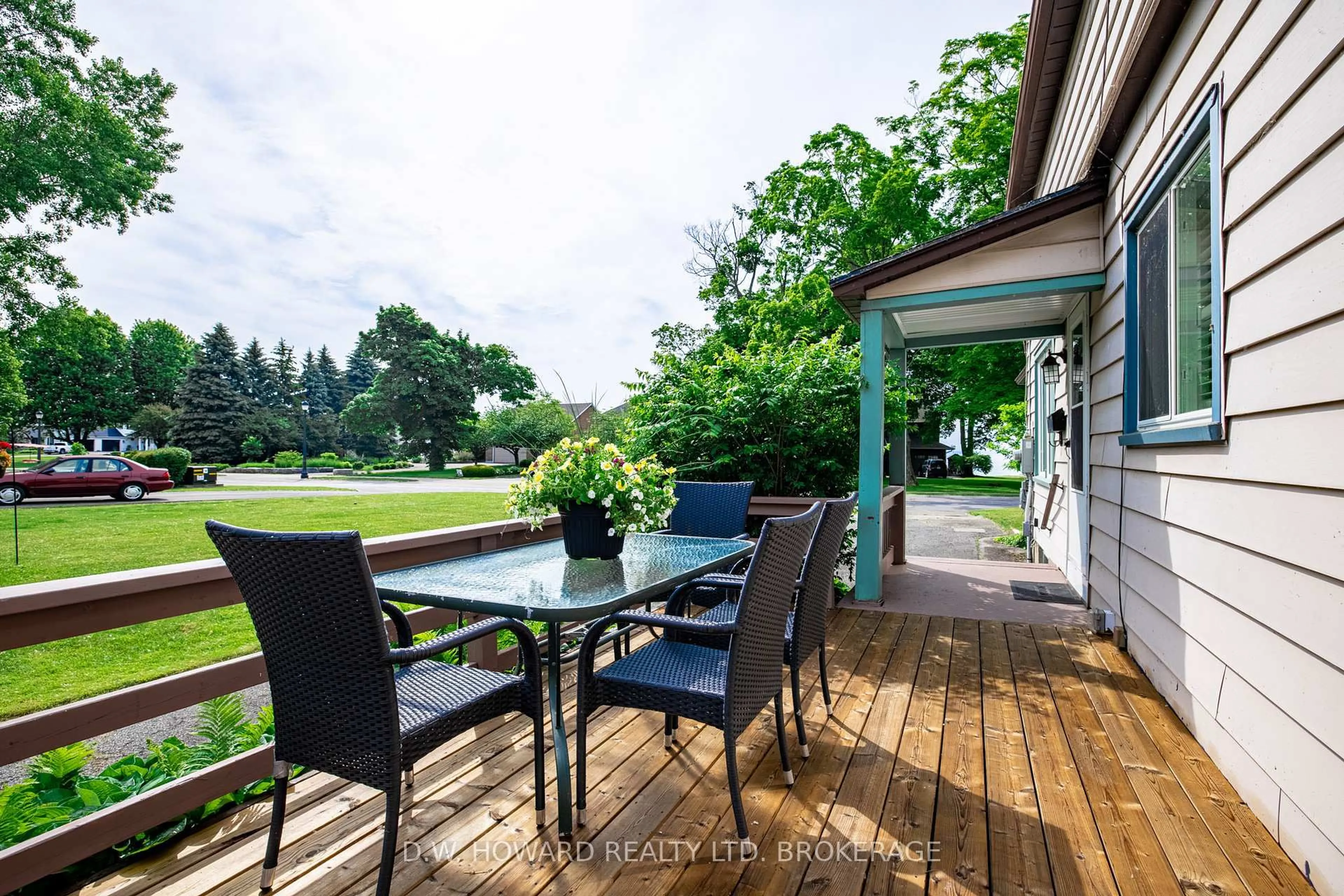Patio, water/lake/river/ocean view for 692 Lakeshore Rd, Fort Erie Ontario L2A 1C1